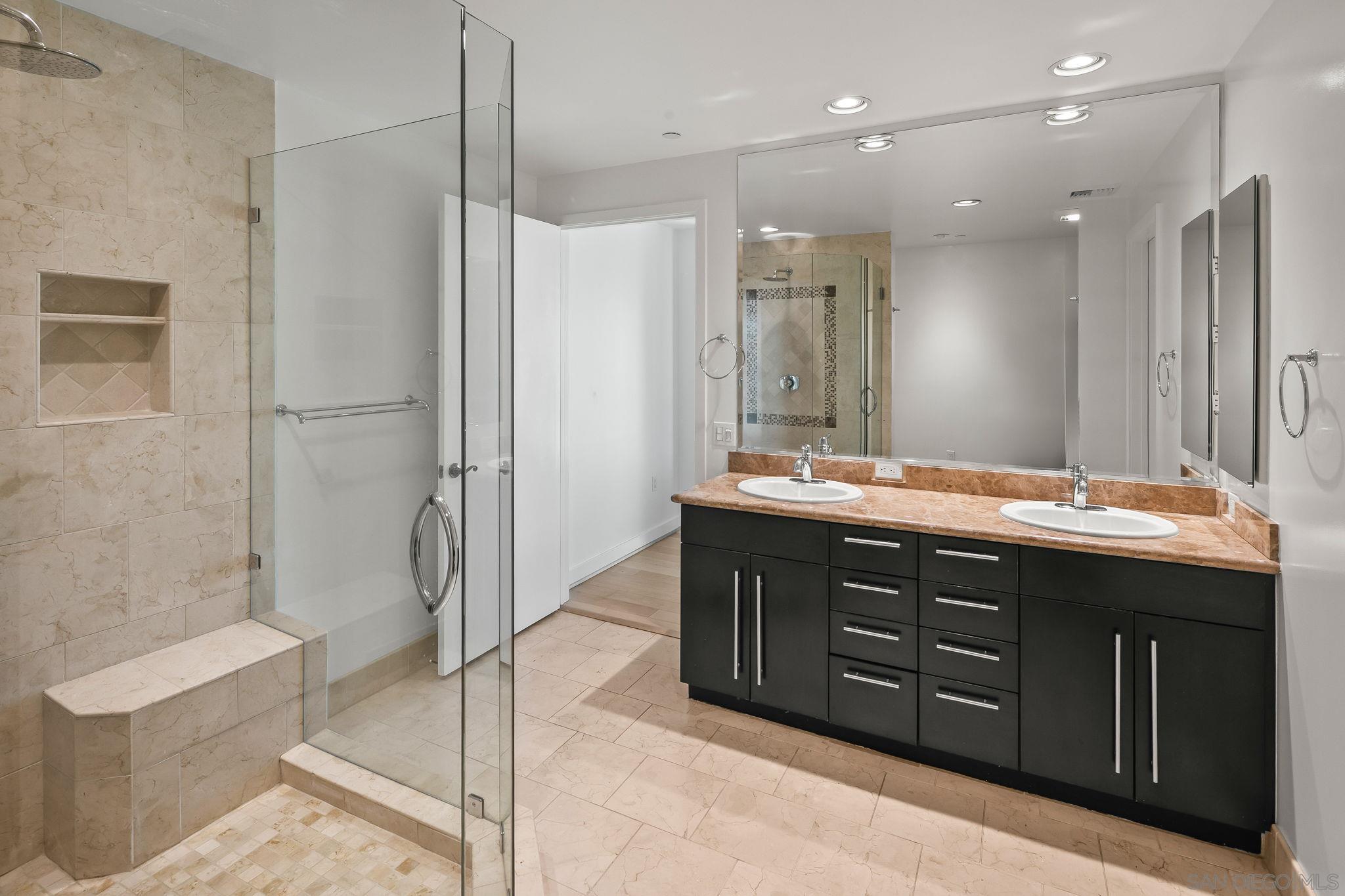 Detail Gallery Image 11 of 29 For 801  Ash St  702, San Diego,  CA 92101 - 2 Beds | 2/1 Baths