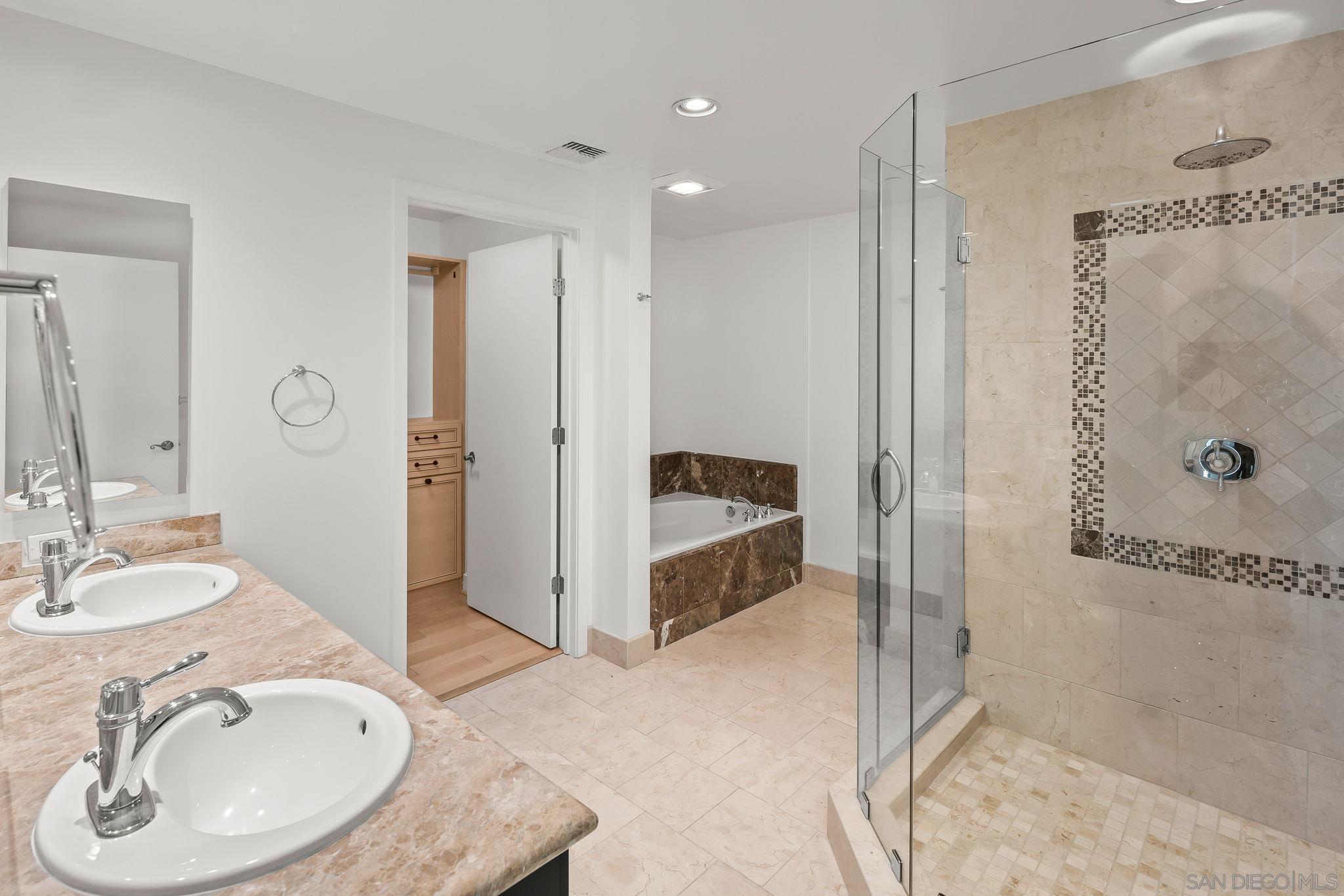 Detail Gallery Image 13 of 29 For 801  Ash St  702, San Diego,  CA 92101 - 2 Beds | 2/1 Baths