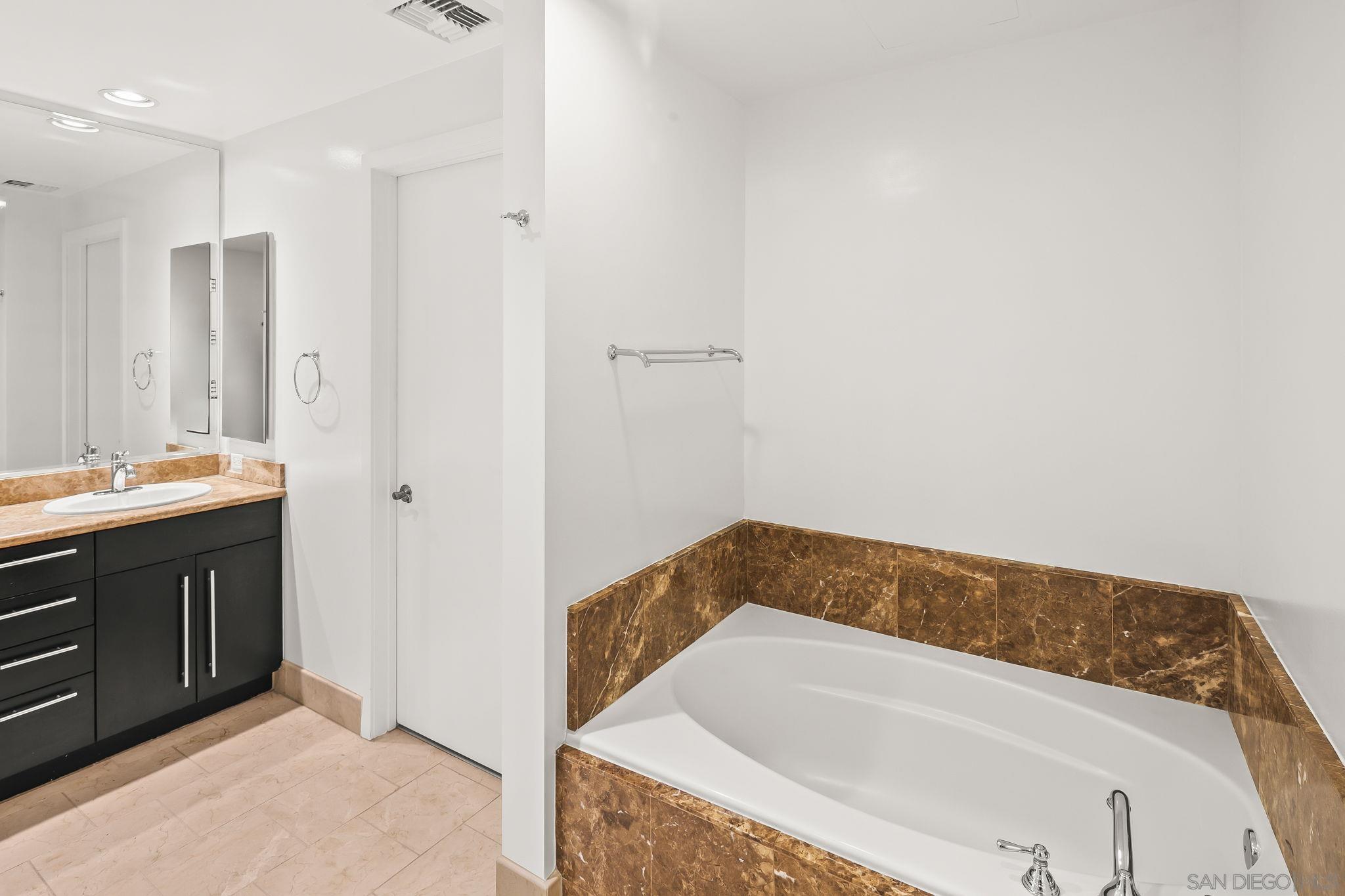 Detail Gallery Image 19 of 29 For 801  Ash St  702, San Diego,  CA 92101 - 2 Beds | 2/1 Baths