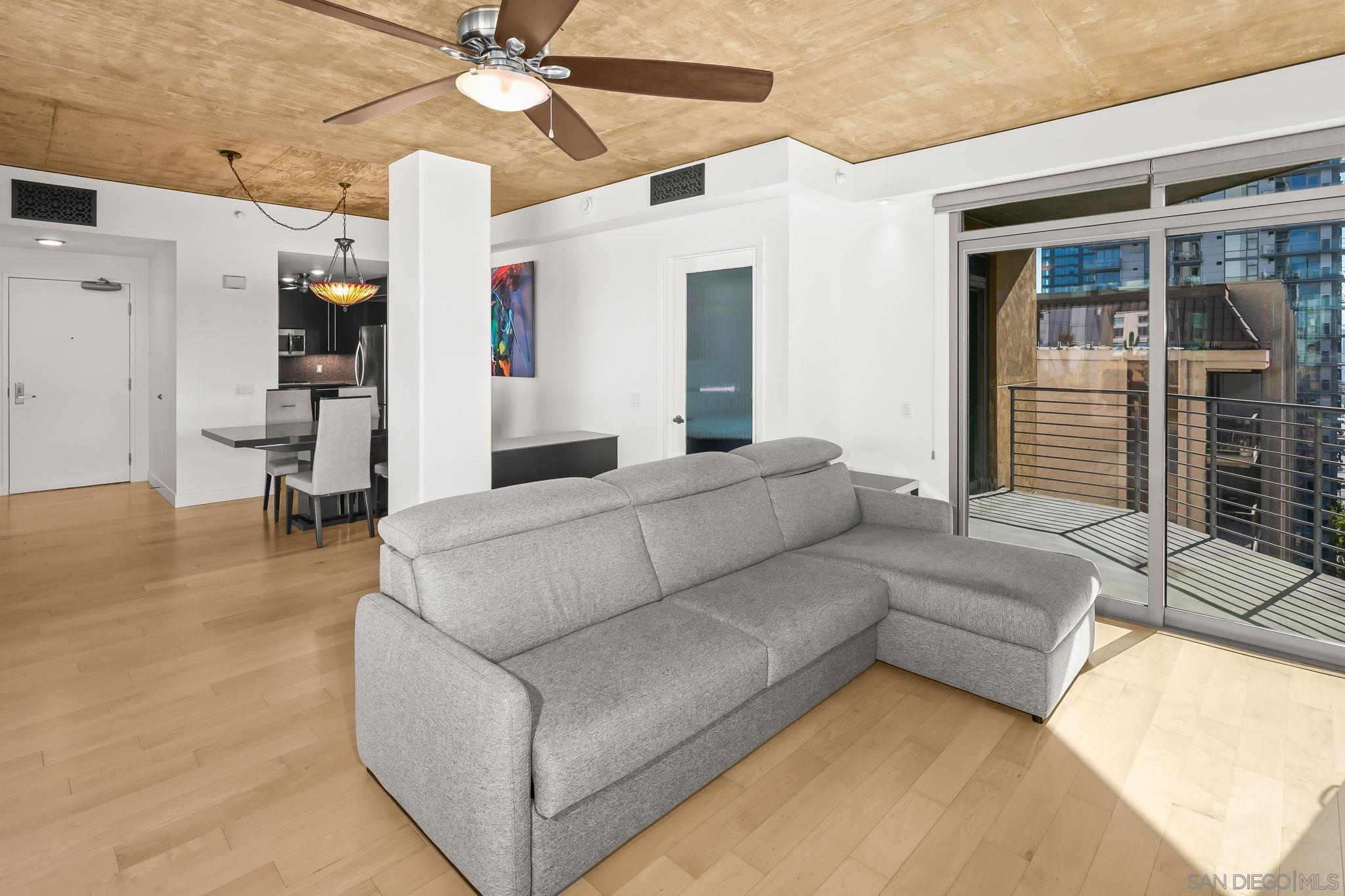 Detail Gallery Image 3 of 29 For 801  Ash St  702, San Diego,  CA 92101 - 2 Beds | 2/1 Baths