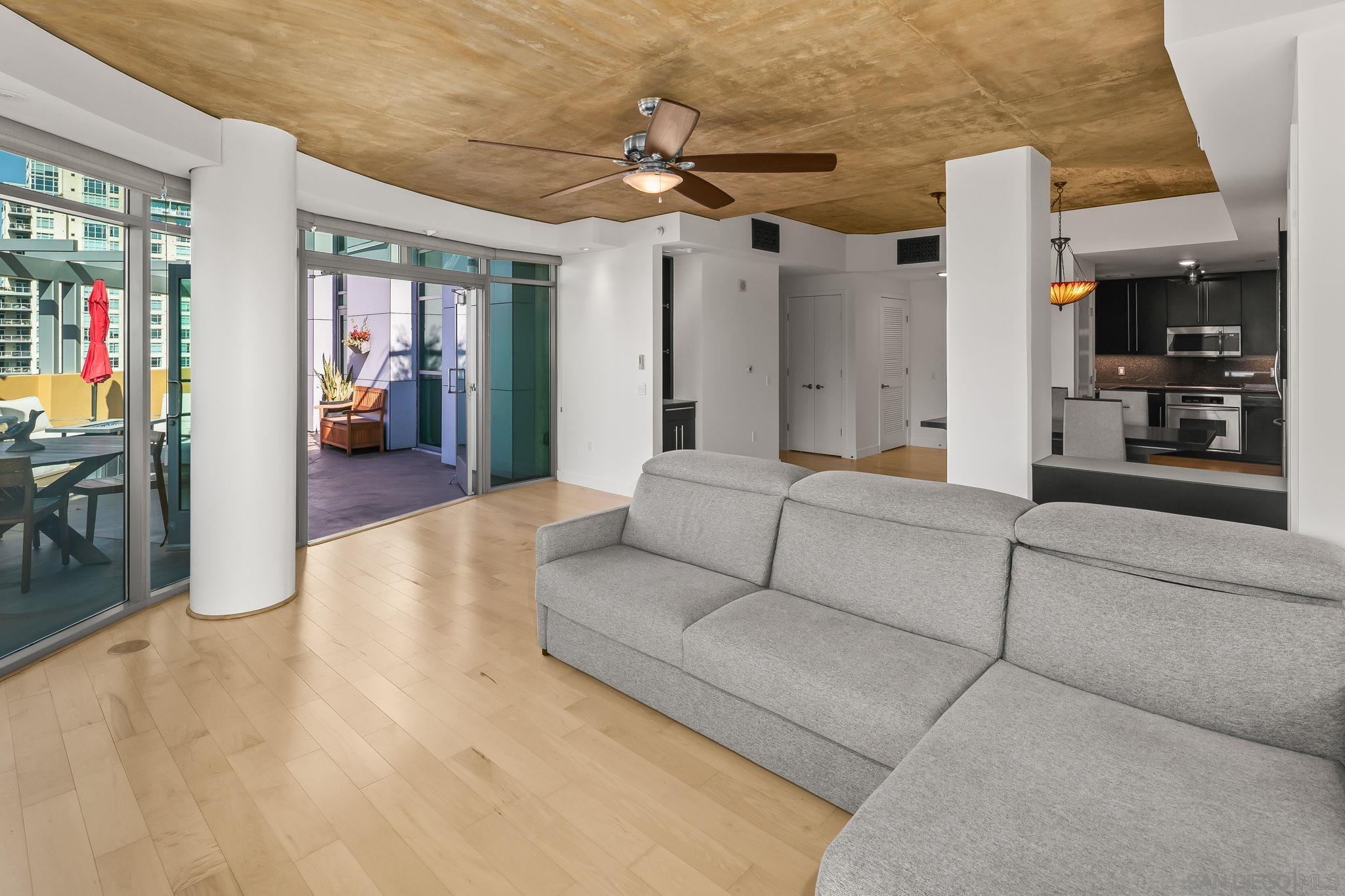 Detail Gallery Image 4 of 29 For 801  Ash St  702, San Diego,  CA 92101 - 2 Beds | 2/1 Baths