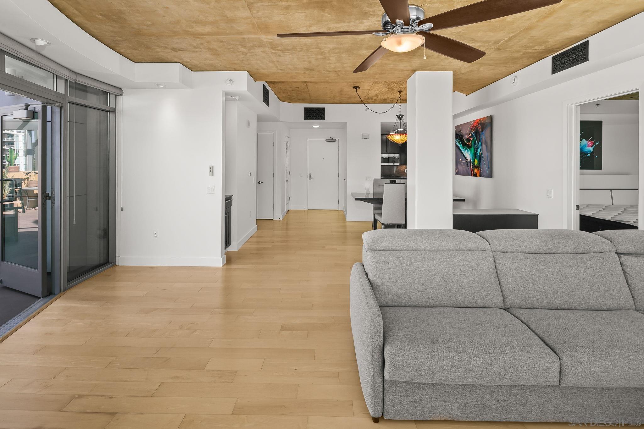 Detail Gallery Image 5 of 29 For 801  Ash St  702, San Diego,  CA 92101 - 2 Beds | 2/1 Baths