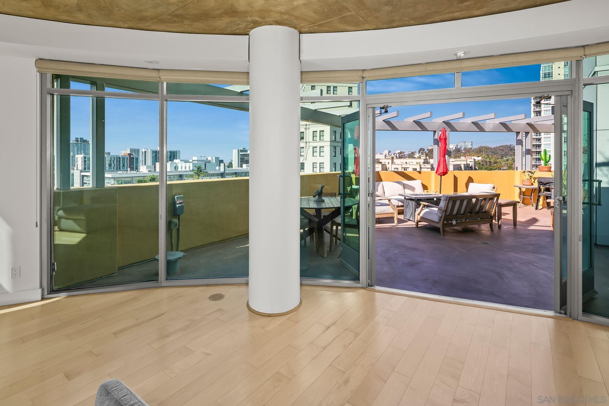 Detail Gallery Image 8 of 29 For 801  Ash St  702, San Diego,  CA 92101 - 2 Beds | 2/1 Baths