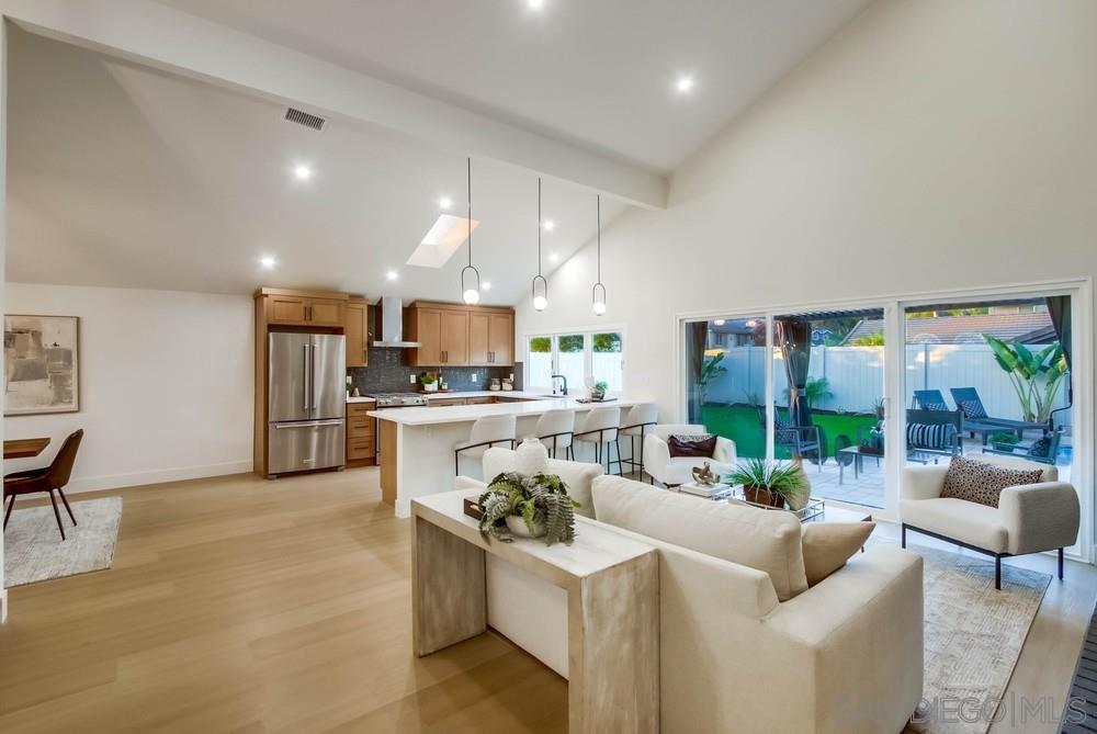 Detail Gallery Image 10 of 40 For 10726  Vista Valle Drive, San Diego,  CA 92131 - 4 Beds | 3 Baths