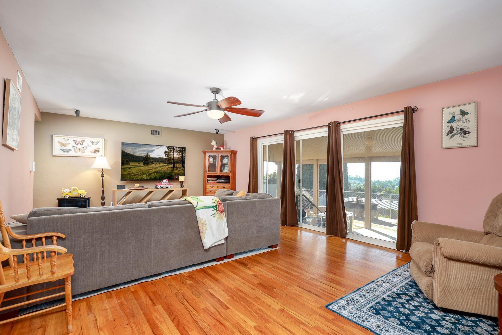 Detail Gallery Image 5 of 25 For 7948  Shalamar Dr, El Cajon,  CA 92021 - 3 Beds | 2 Baths