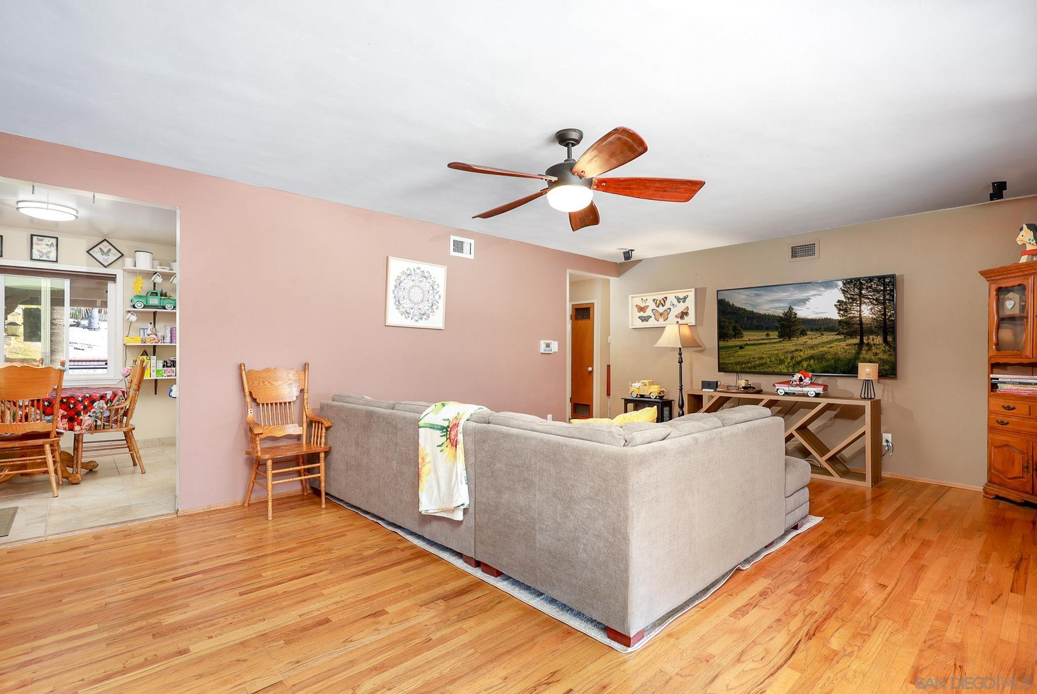 Detail Gallery Image 6 of 25 For 7948  Shalamar Dr, El Cajon,  CA 92021 - 3 Beds | 2 Baths