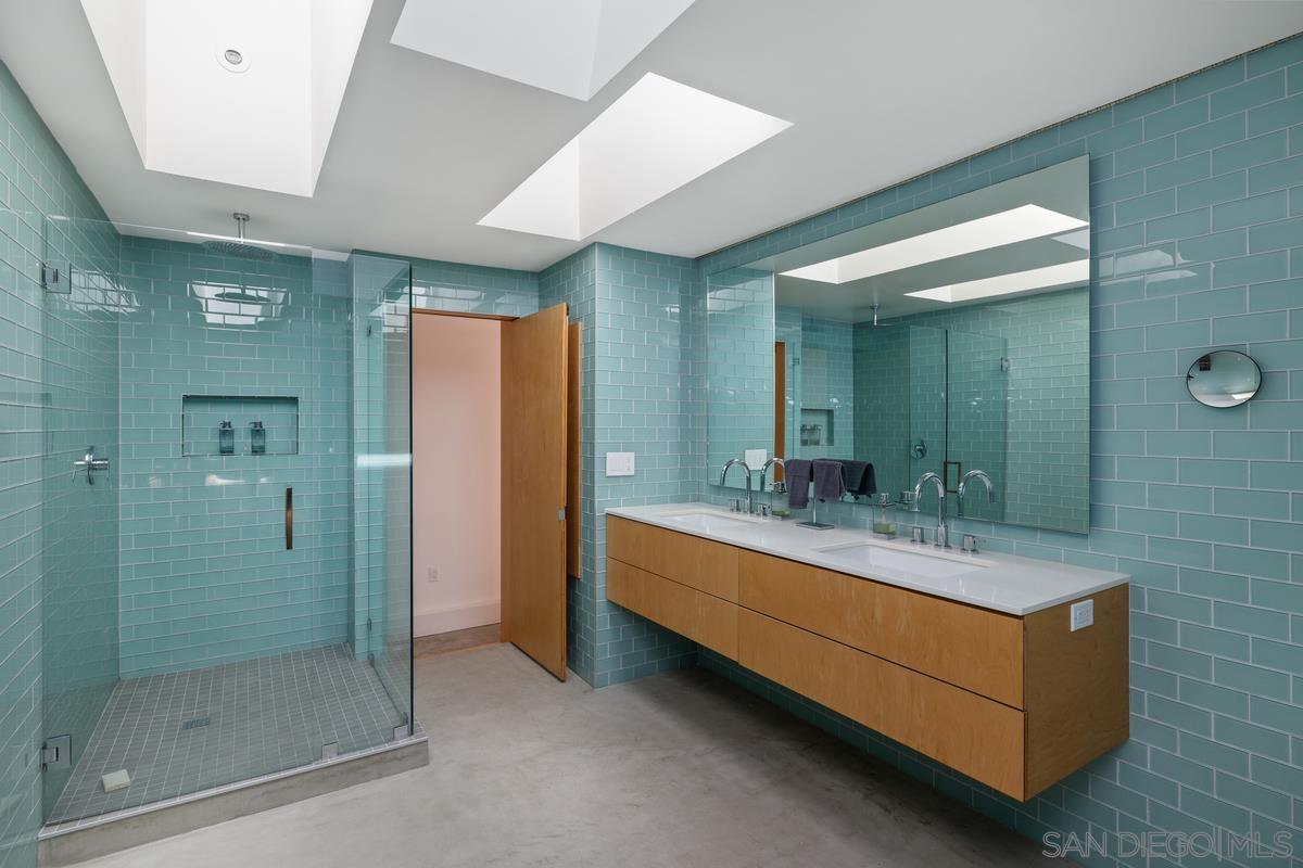 Detail Gallery Image 32 of 38 For 633  Del Mar Ave., Chula Vista,  CA 91910 - 4 Beds | 4 Baths