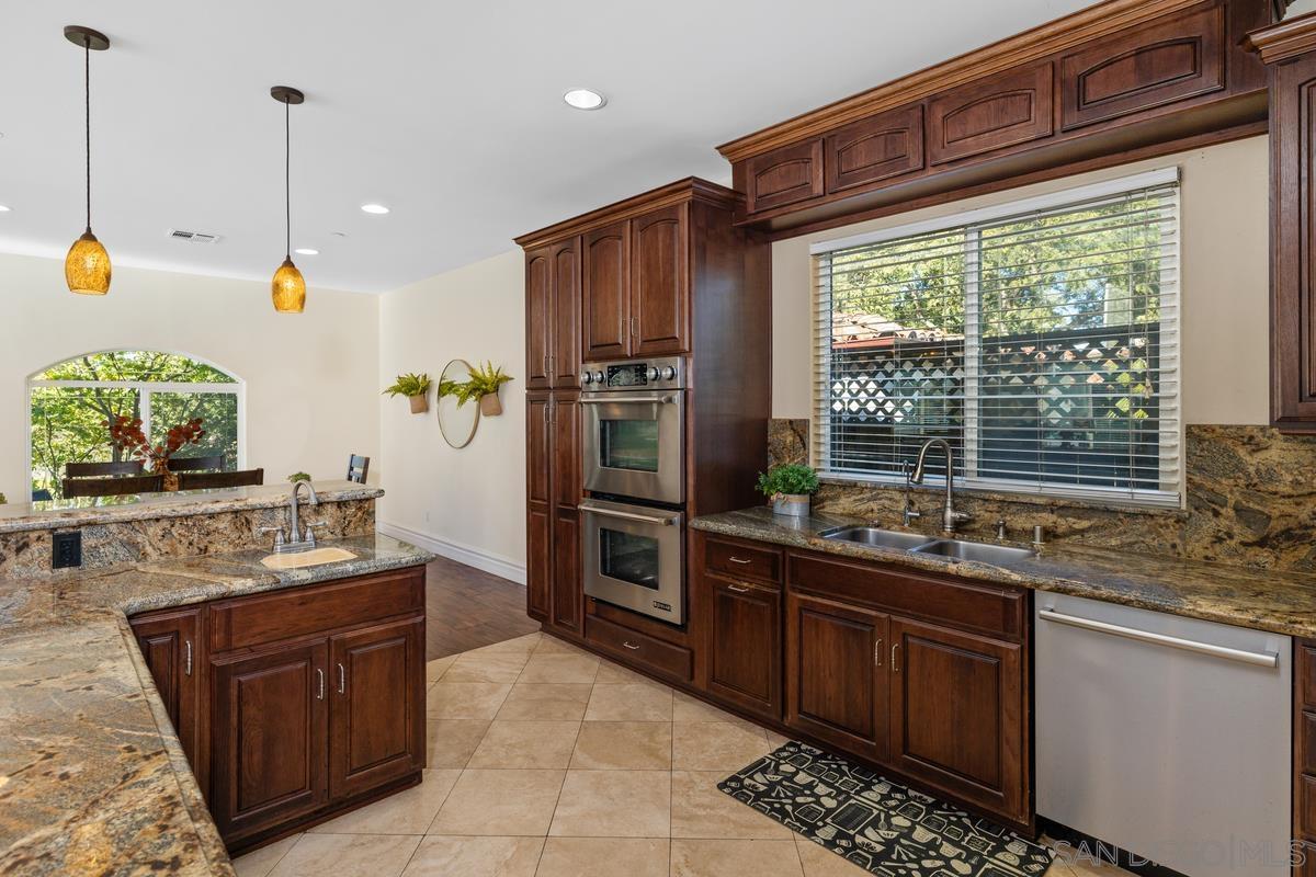 Detail Gallery Image 8 of 38 For 633  Del Mar Ave., Chula Vista,  CA 91910 - 4 Beds | 4 Baths