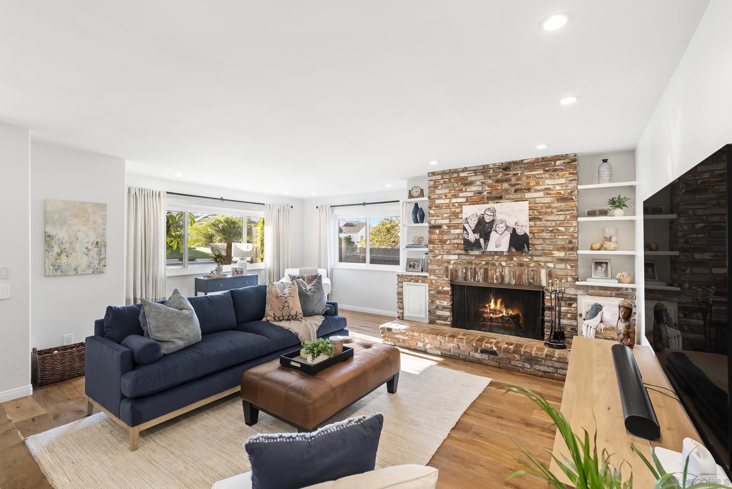 Detail Gallery Image 3 of 68 For 4474  Niagara Ave, San Diego,  CA 92107 - 6 Beds | 4 Baths