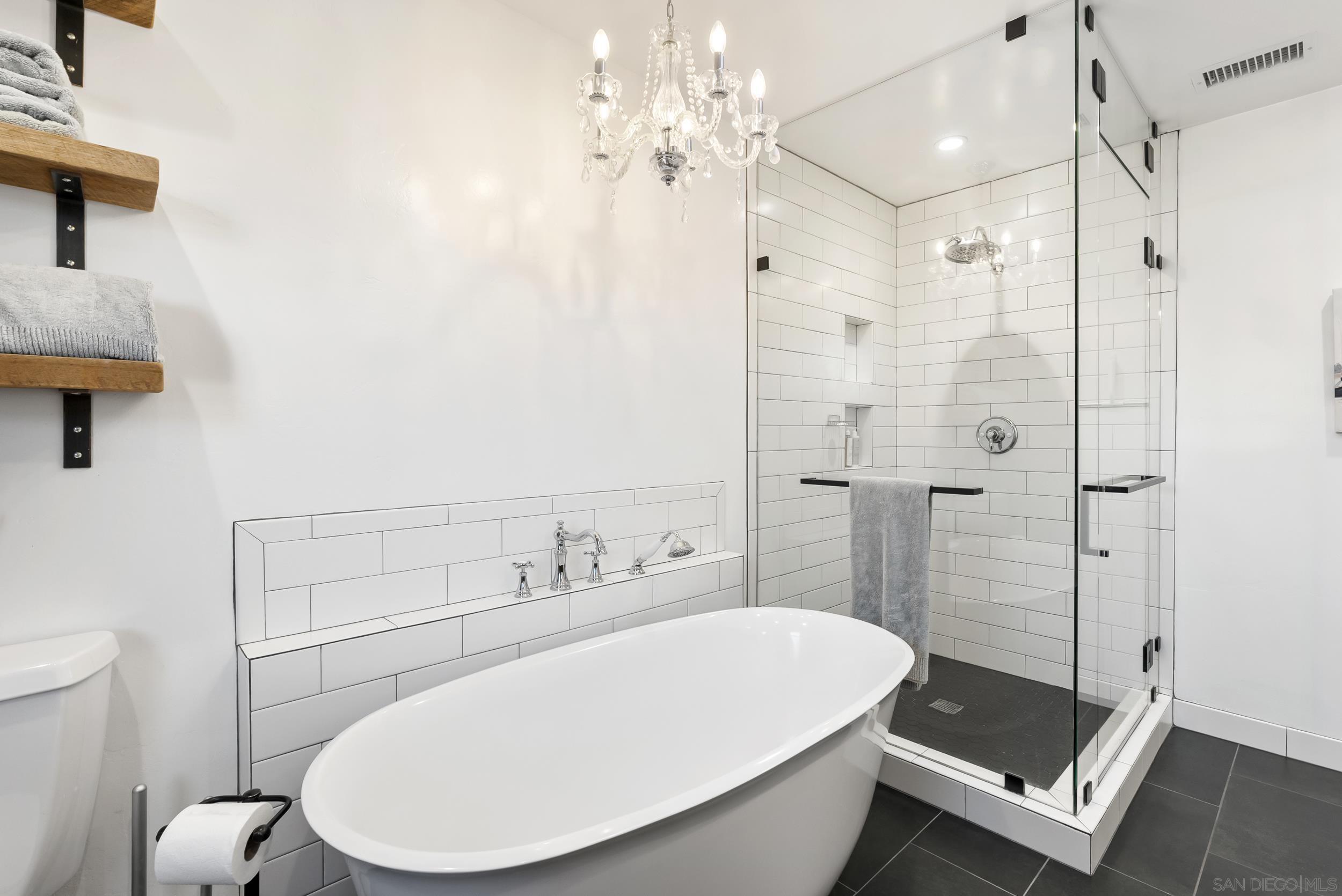 Detail Gallery Image 36 of 68 For 4474  Niagara Ave, San Diego,  CA 92107 - 6 Beds | 4 Baths