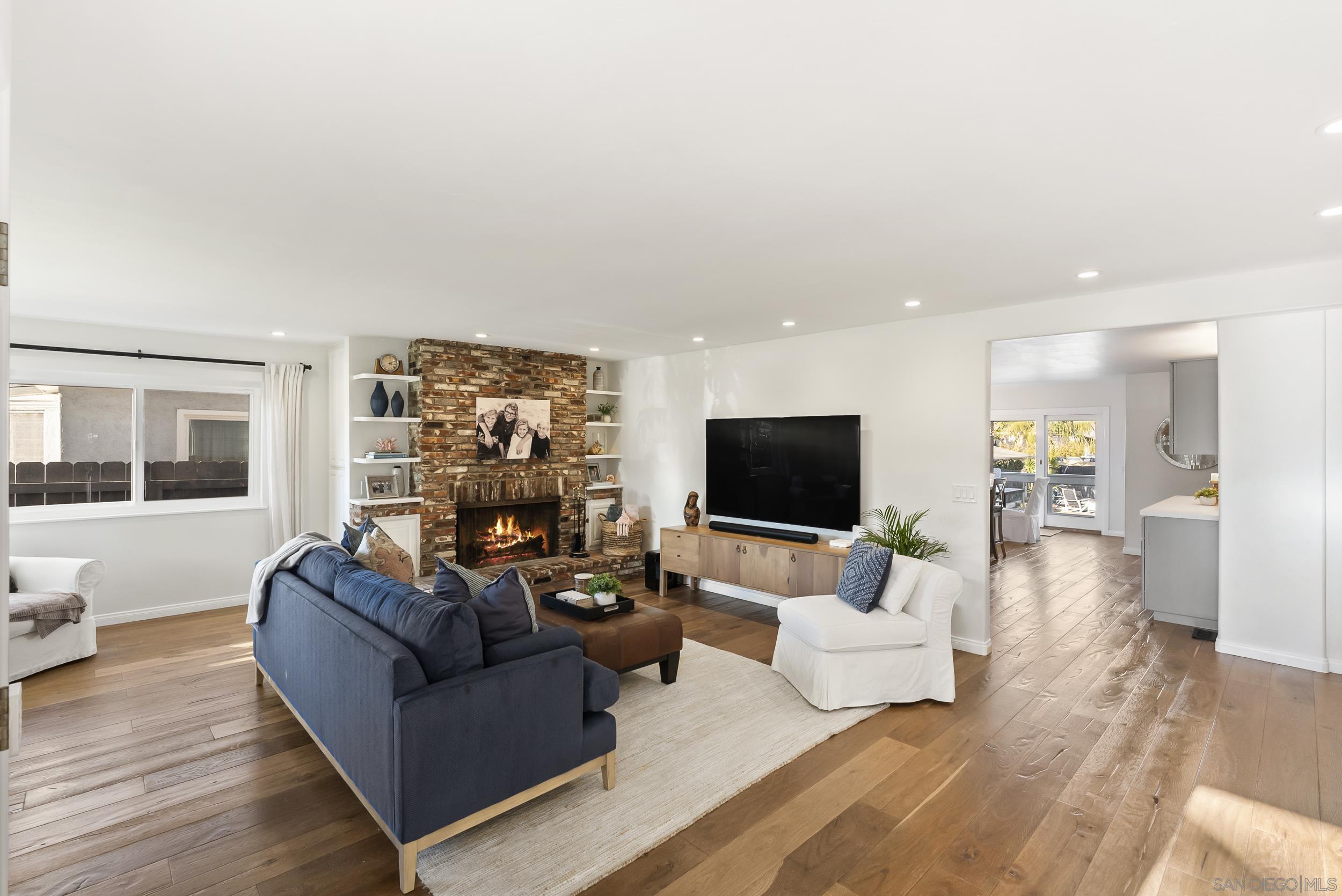 Detail Gallery Image 5 of 68 For 4474  Niagara Ave, San Diego,  CA 92107 - 6 Beds | 4 Baths