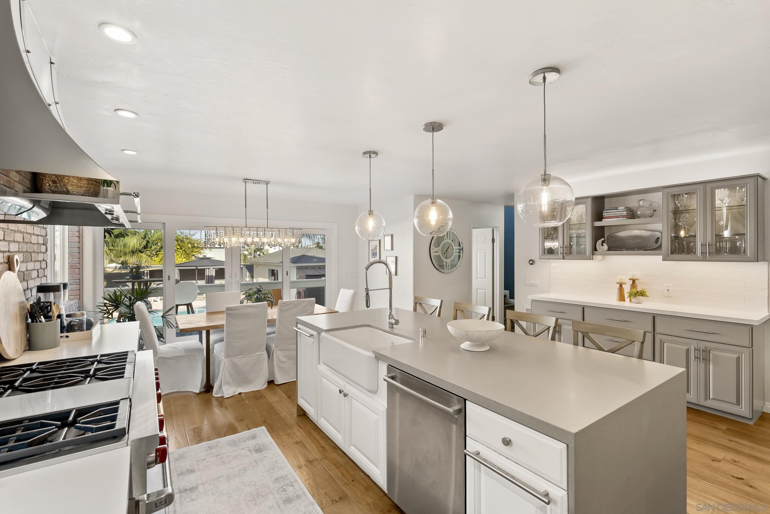 Detail Gallery Image 9 of 68 For 4474  Niagara Ave, San Diego,  CA 92107 - 6 Beds | 4 Baths