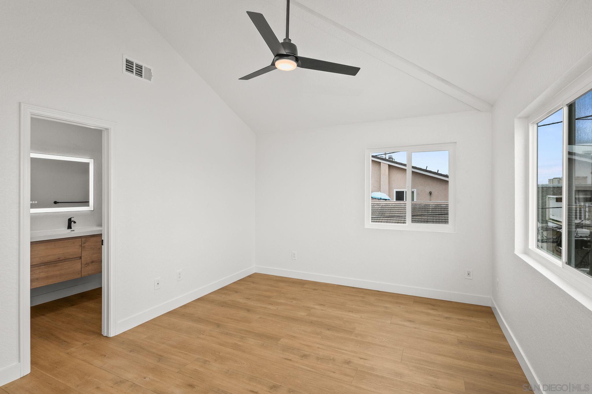 Detail Gallery Image 13 of 44 For 152  Evergreen Ave.  #4,  Imperial Beach,  CA 91932 - 2 Beds | 2 Baths