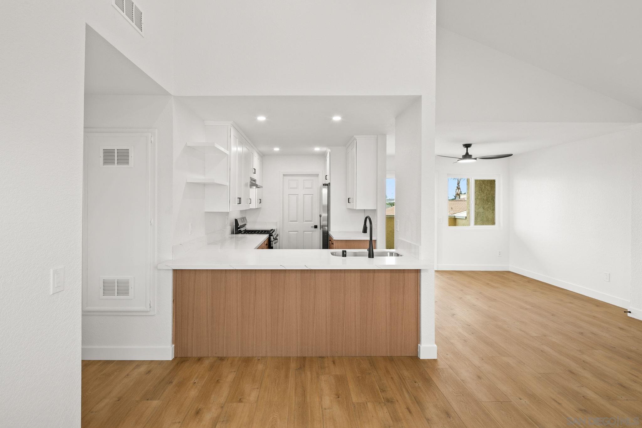 Detail Gallery Image 3 of 44 For 152  Evergreen Ave.  #4,  Imperial Beach,  CA 91932 - 2 Beds | 2 Baths