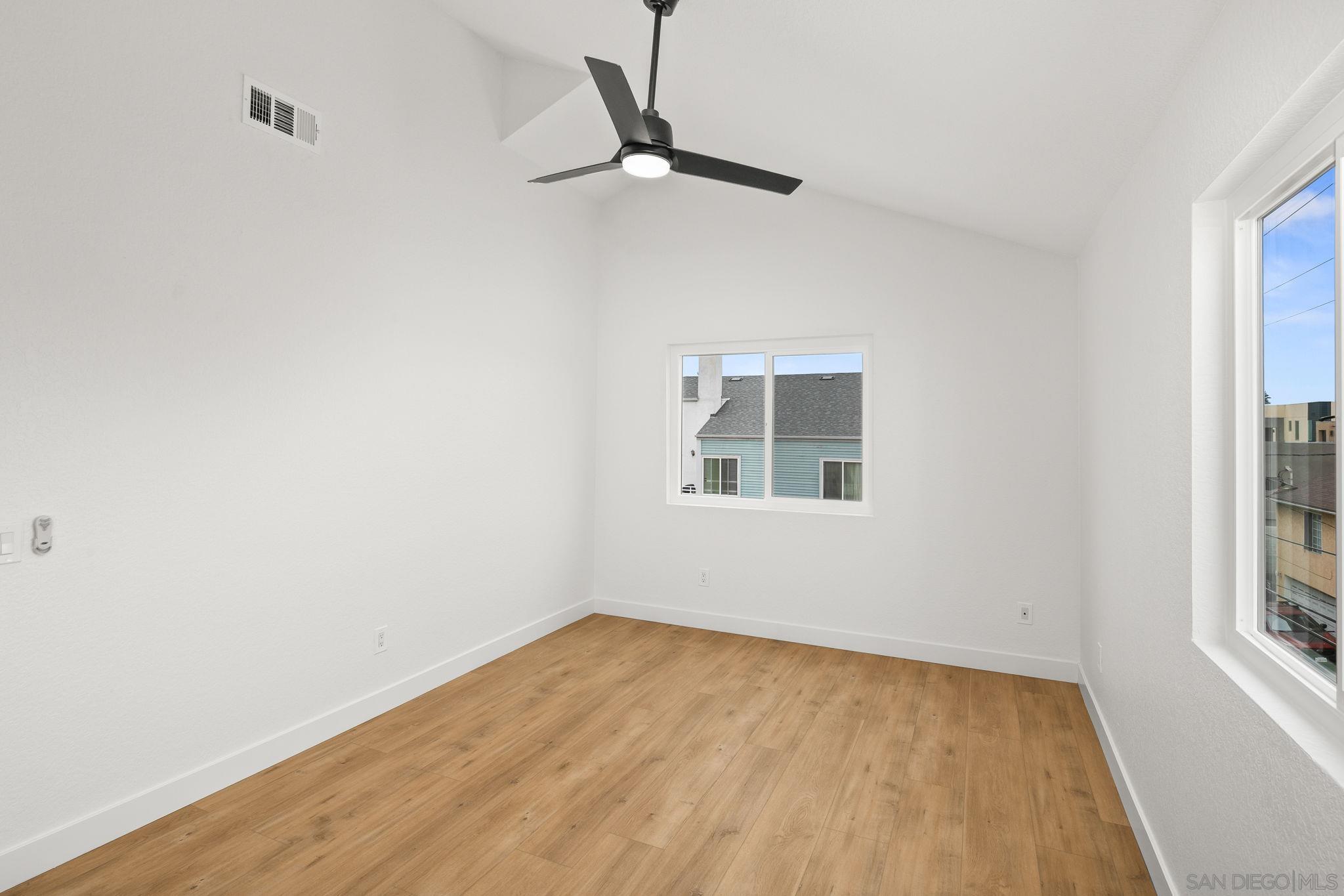 Detail Gallery Image 21 of 44 For 152  Evergreen Ave.  #4,  Imperial Beach,  CA 91932 - 2 Beds | 2 Baths