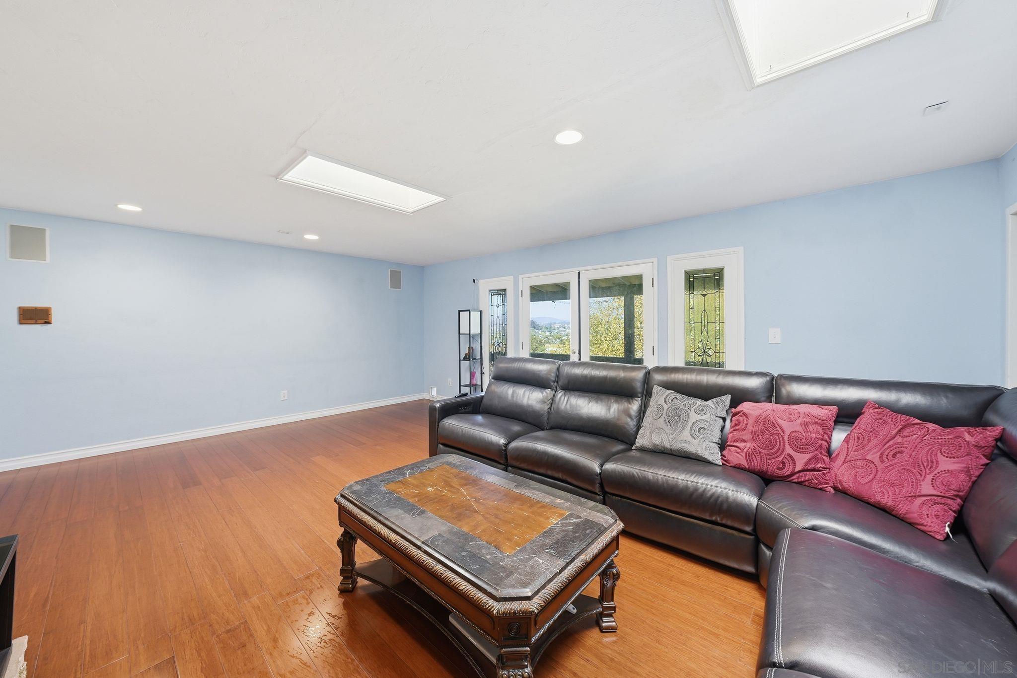 Detail Gallery Image 13 of 51 For 4040  Yale Ave, La Mesa,  CA 91941 - 4 Beds | 3 Baths