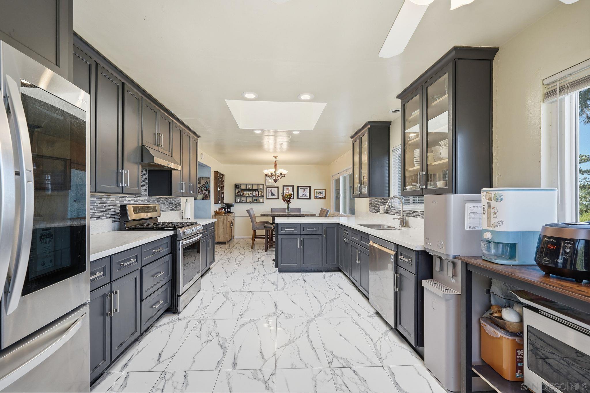 Detail Gallery Image 5 of 50 For 4040  Yale Ave, La Mesa,  CA 91941 - 4 Beds | 3 Baths