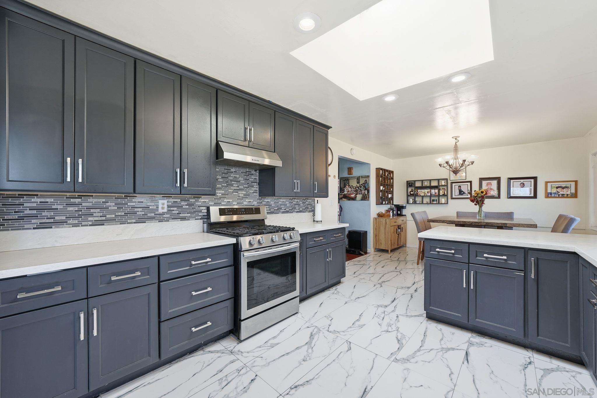 Detail Gallery Image 8 of 51 For 4040  Yale Ave, La Mesa,  CA 91941 - 4 Beds | 3 Baths