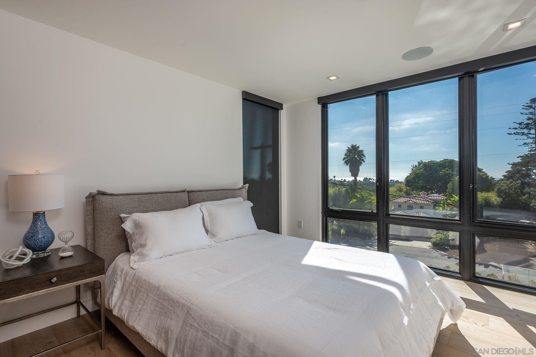 Detail Gallery Image 30 of 39 For 1605  Burgundy Rd, Encinitas,  CA 92024 - 4 Beds | 4/1 Baths