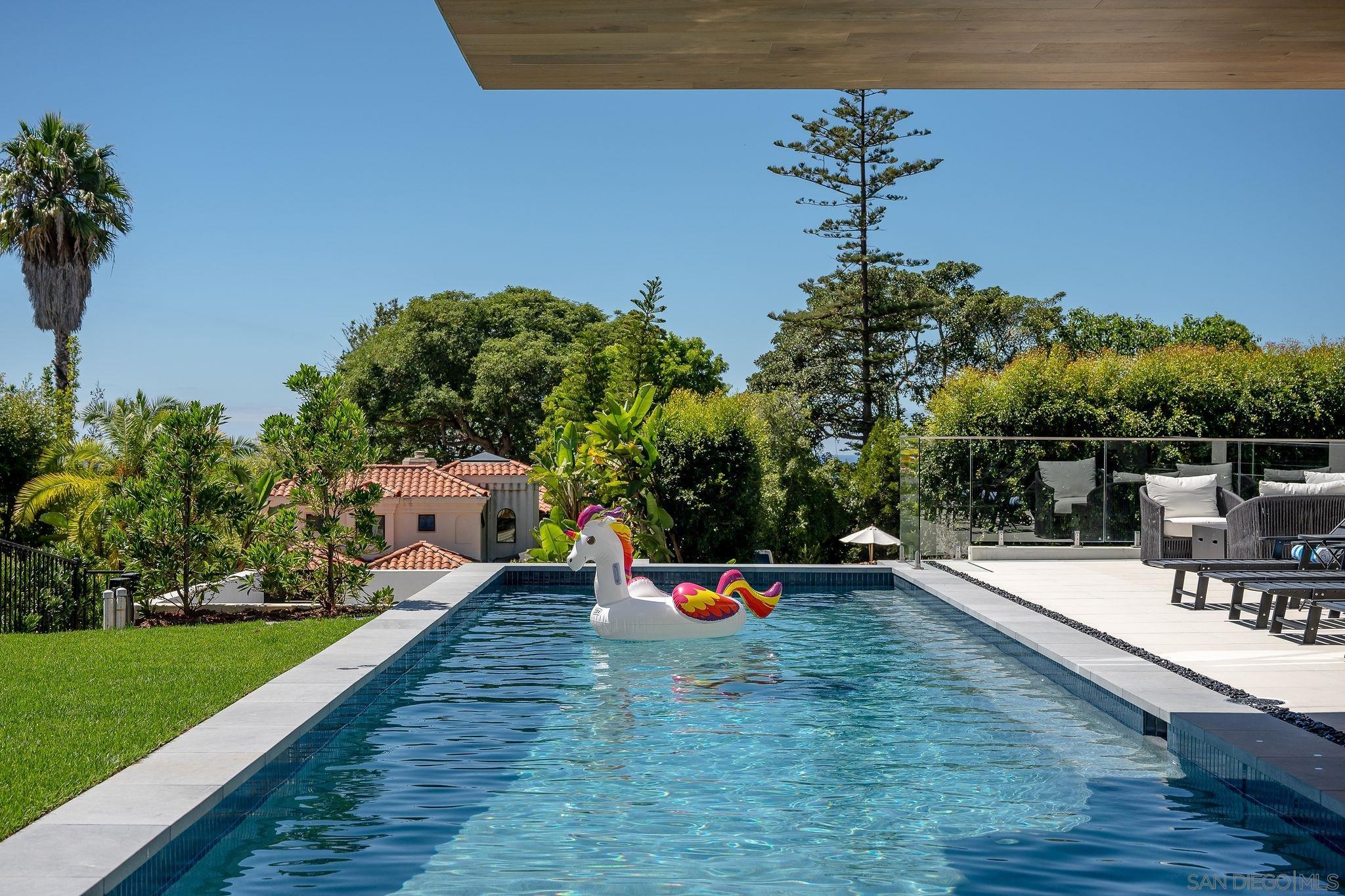 Detail Gallery Image 5 of 39 For 1605  Burgundy Rd, Encinitas,  CA 92024 - 4 Beds | 4/1 Baths