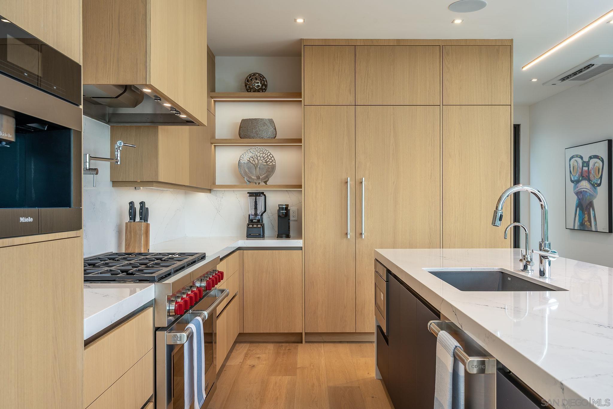 Detail Gallery Image 7 of 39 For 1605  Burgundy Rd, Encinitas,  CA 92024 - 4 Beds | 4/1 Baths