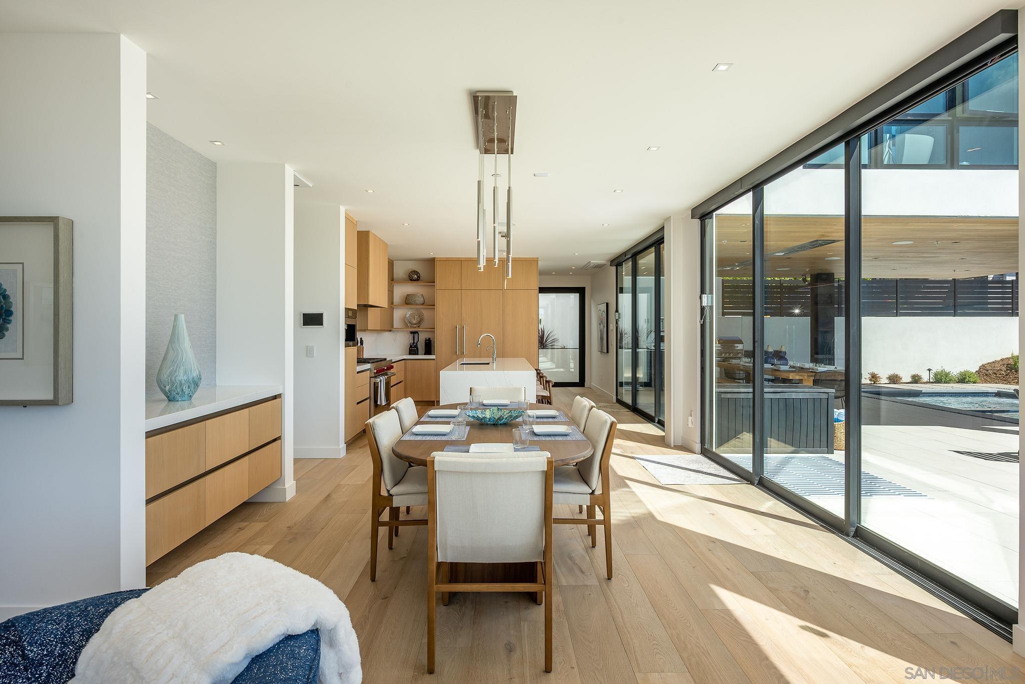 Detail Gallery Image 10 of 39 For 1605  Burgundy Rd, Encinitas,  CA 92024 - 4 Beds | 4/1 Baths