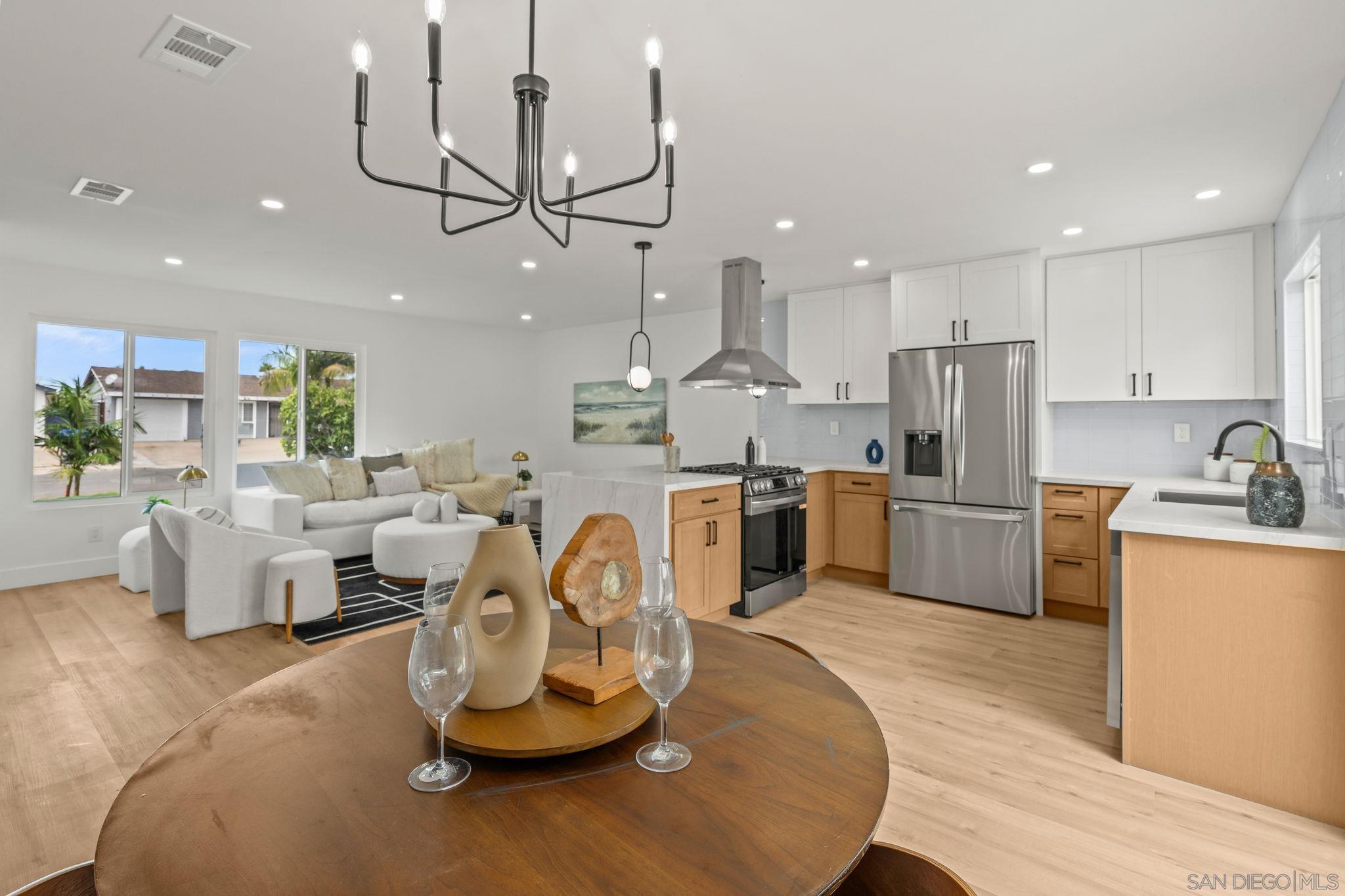 Detail Gallery Image 6 of 22 For 10265  Eagle Rock Avenue, San Diego,  CA 92126 - 4 Beds | 2 Baths