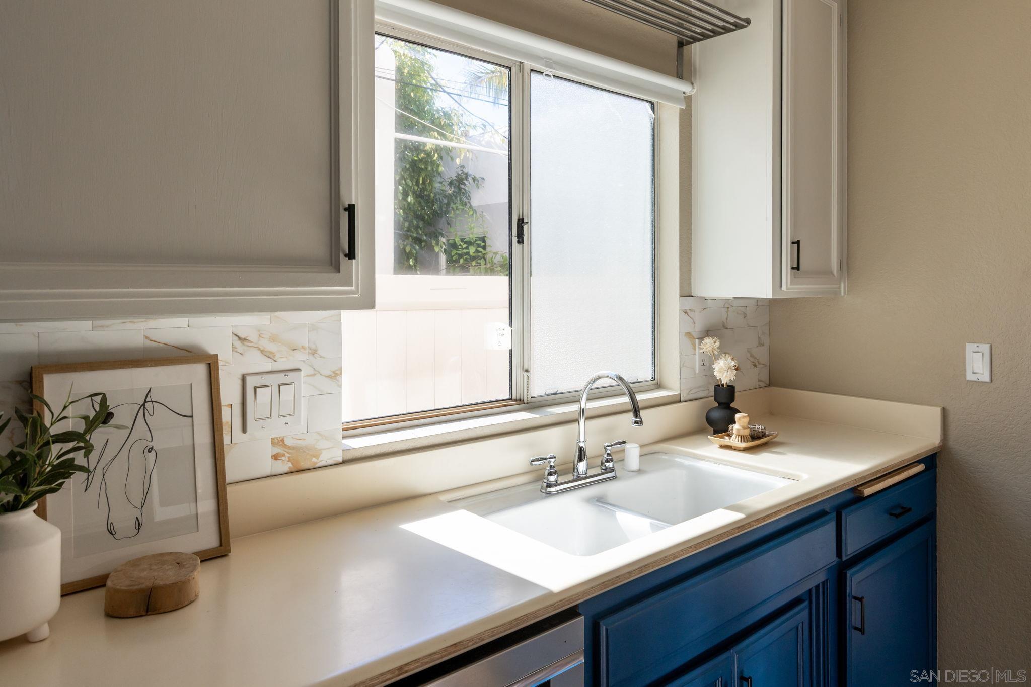 Detail Gallery Image 12 of 25 For 4064  Front St  #2,  San Diego,  CA 92103 - 2 Beds | 2/1 Baths