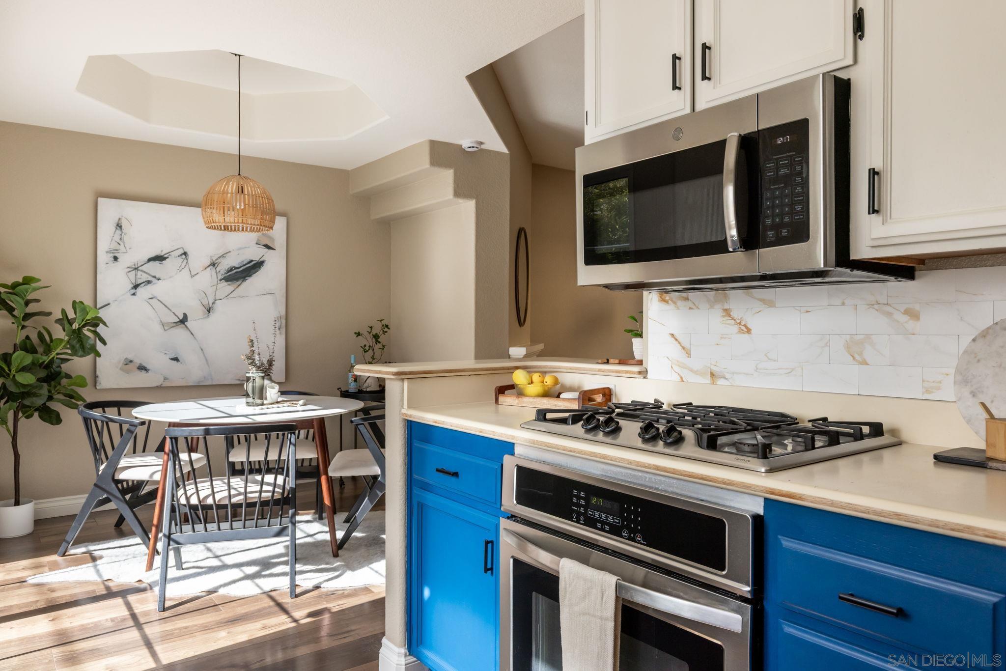 Detail Gallery Image 14 of 25 For 4064  Front St  #2,  San Diego,  CA 92103 - 2 Beds | 2/1 Baths