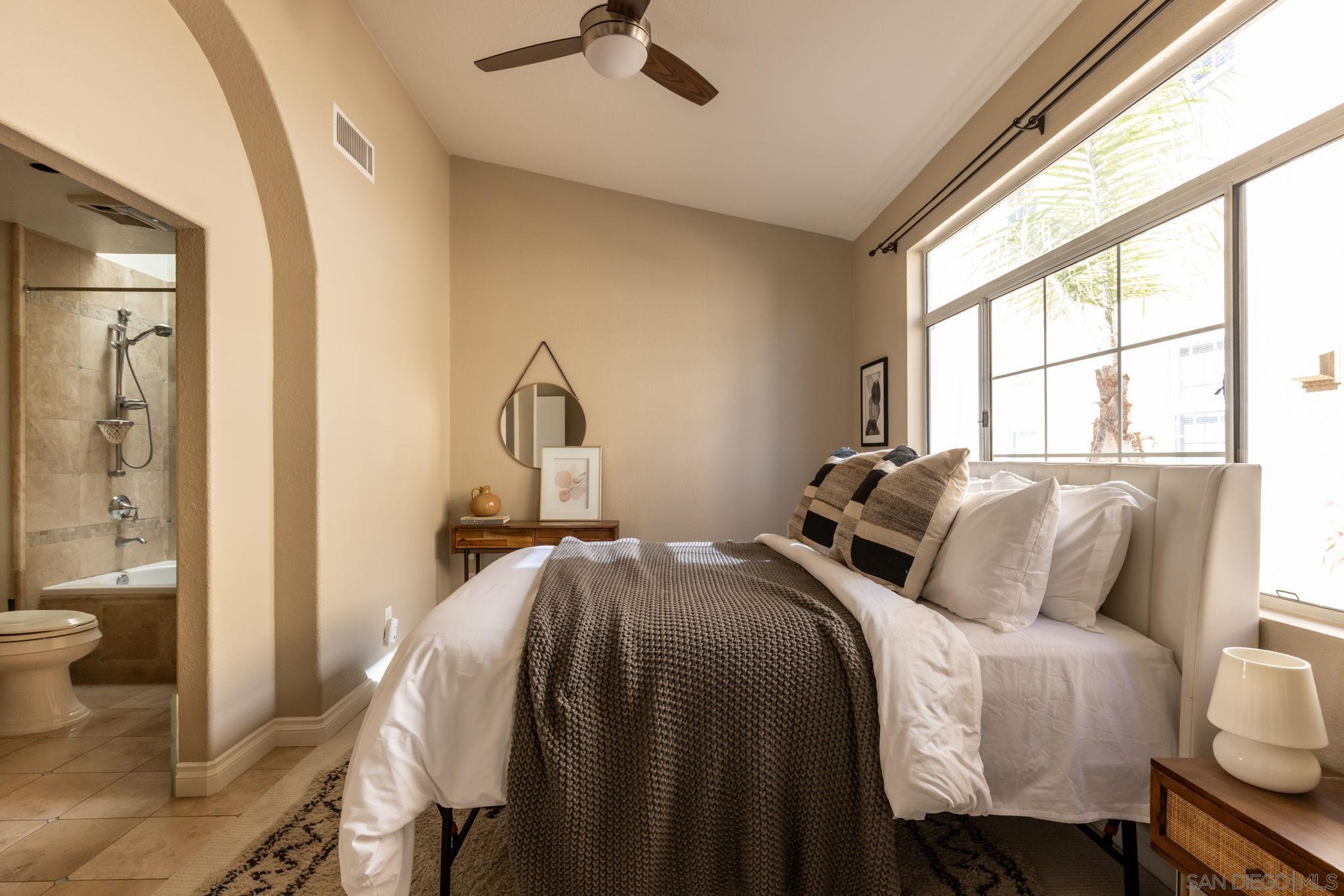 Detail Gallery Image 16 of 25 For 4064  Front St  #2,  San Diego,  CA 92103 - 2 Beds | 2/1 Baths