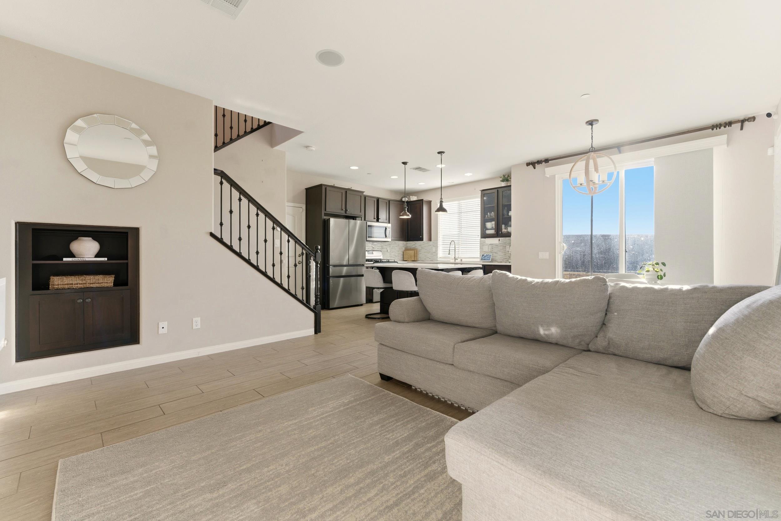 Detail Gallery Image 8 of 43 For 1552  Franceschi Dr, Chula Vista,  CA 91913 - 3 Beds | 2/1 Baths