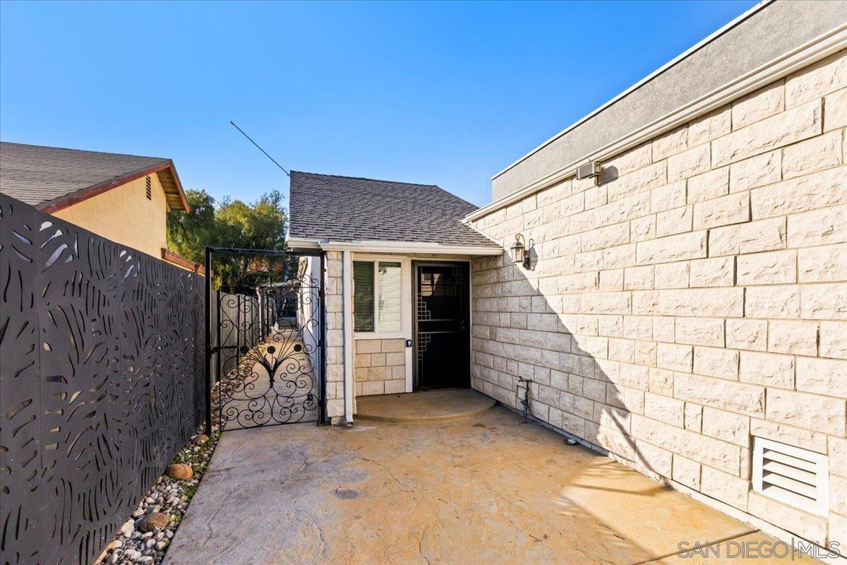 Detail Gallery Image 4 of 55 For 430 S 33rd St, San Diego,  CA 92113 - 3 Beds | 2 Baths