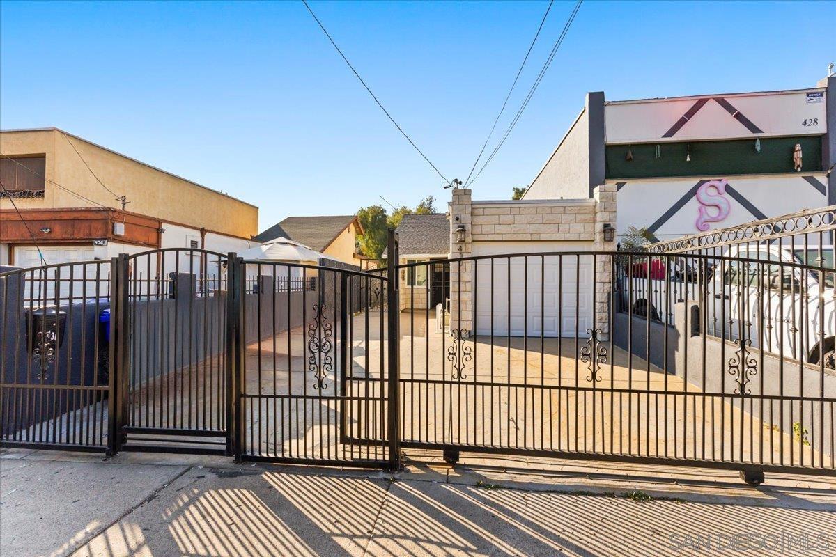 Detail Gallery Image 5 of 55 For 430 S 33rd St, San Diego,  CA 92113 - 3 Beds | 2 Baths