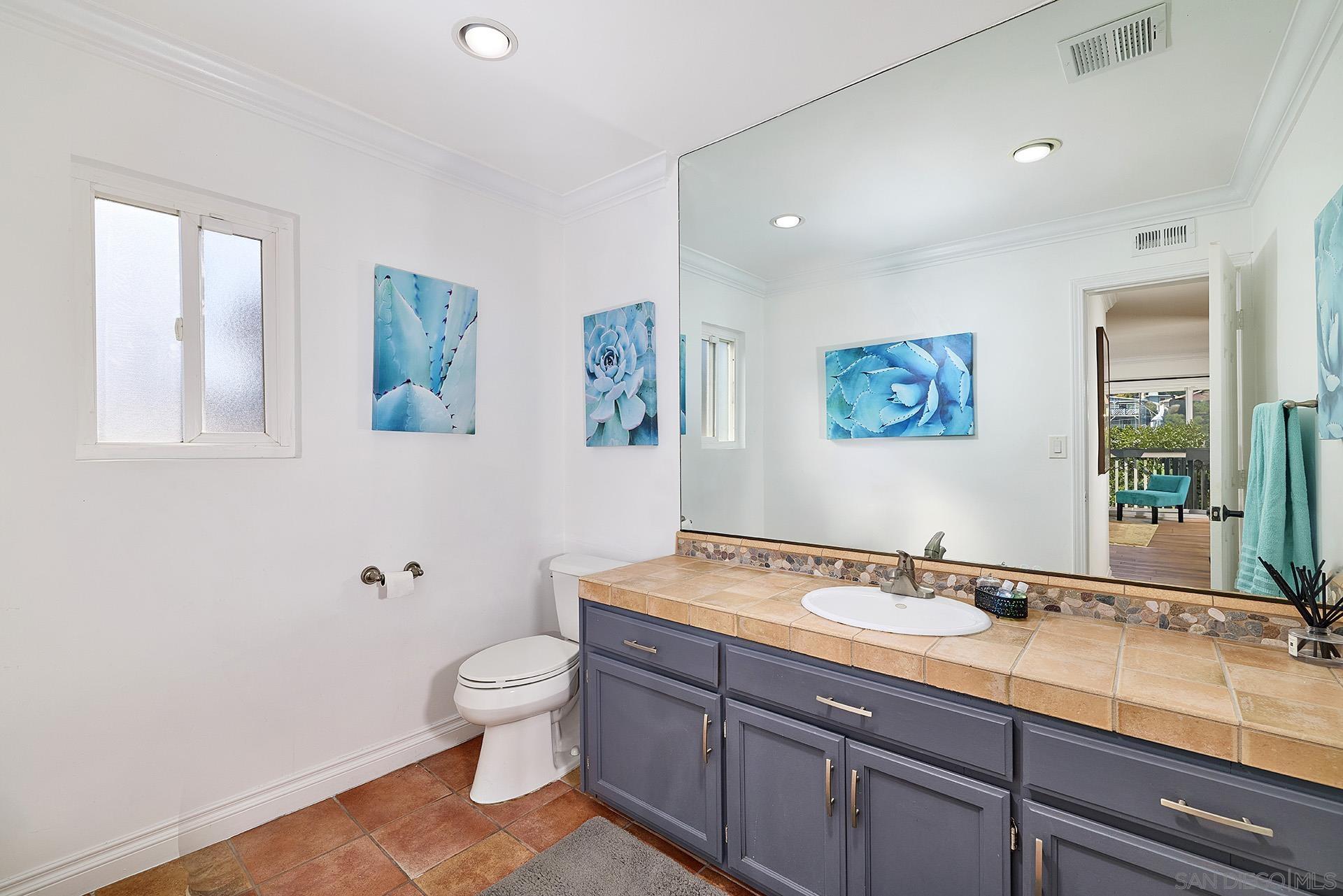 Detail Gallery Image 7 of 21 For 3550  Wawona, San Diego,  CA 92106 - 3 Beds | 2/1 Baths
