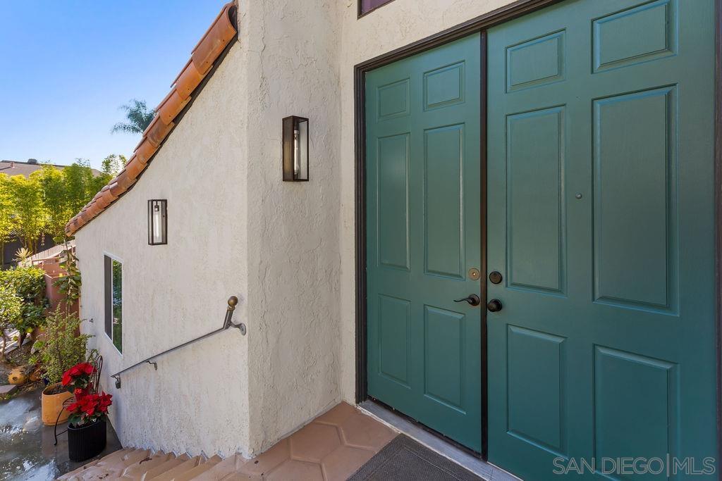 Detail Gallery Image 2 of 73 For 4339  Macronald Dr., La Mesa,  CA 91941 - 5 Beds | 5/1 Baths