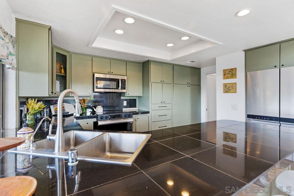 Detail Gallery Image 13 of 73 For 4339  Macronald Dr., La Mesa,  CA 91941 - 5 Beds | 5/1 Baths