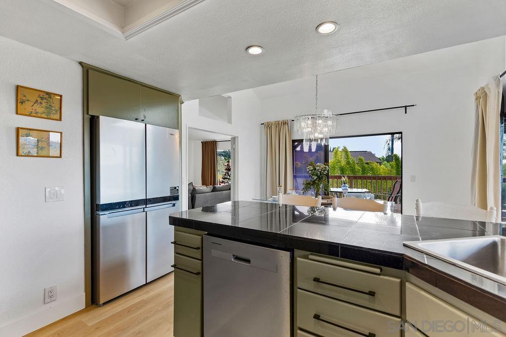 Detail Gallery Image 16 of 73 For 4339  Macronald Dr., La Mesa,  CA 91941 - 5 Beds | 5/1 Baths