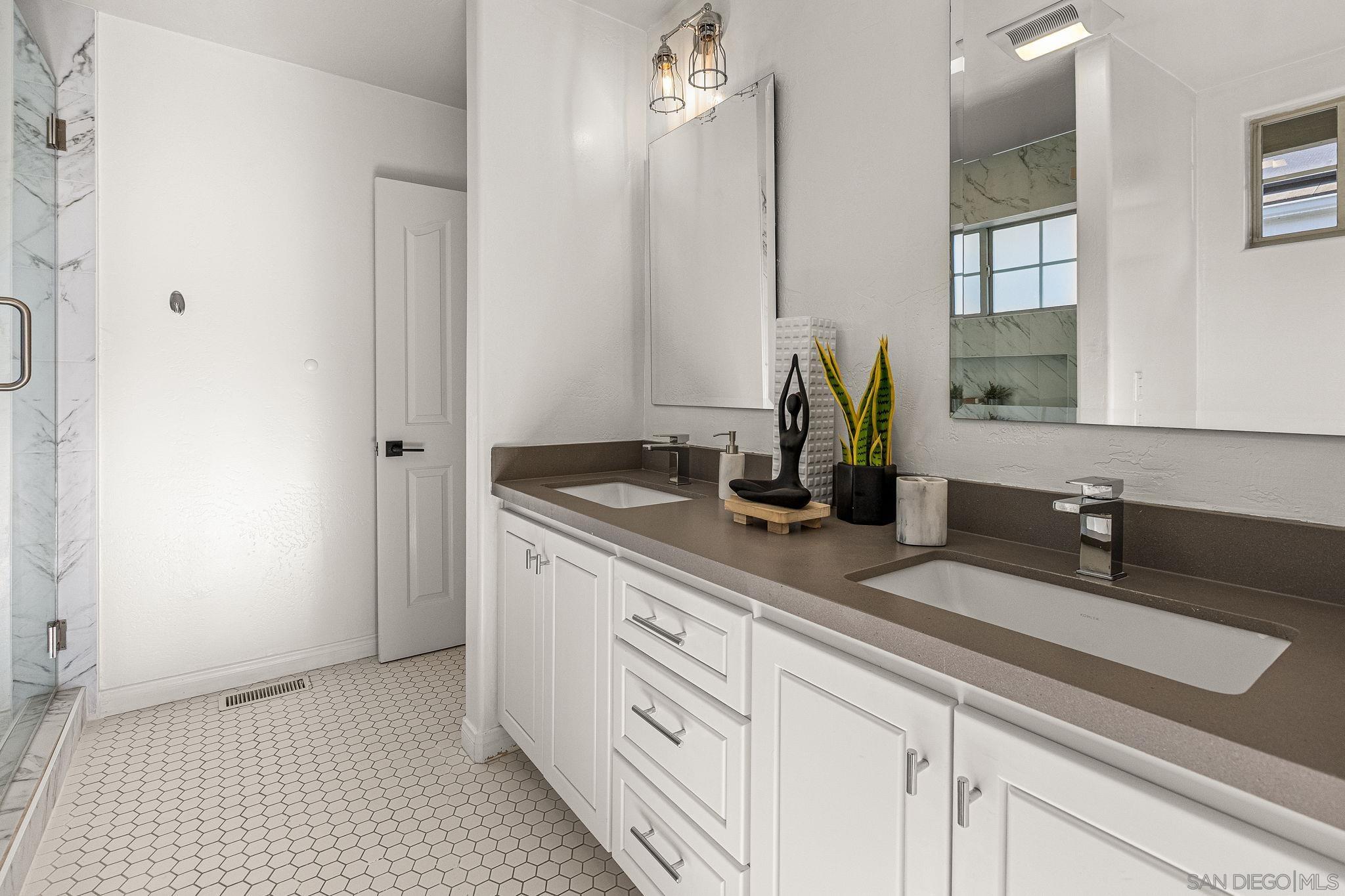 Detail Gallery Image 16 of 33 For 15951  Avenida Calma, Rancho Santa Fe,  CA 92091 - 5 Beds | 3 Baths