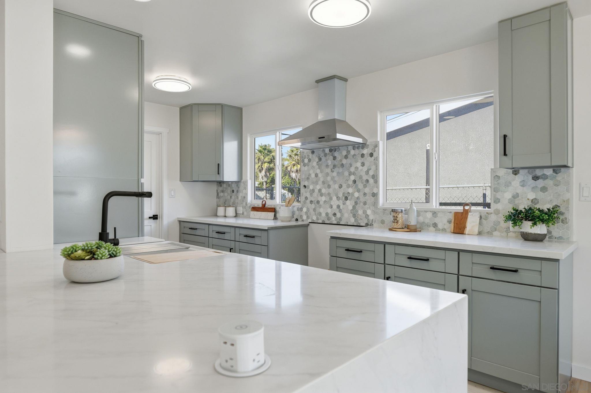 Detail Gallery Image 9 of 41 For 5875  Lake Murray Blvd, La Mesa,  CA 91942 - 4 Beds | 3 Baths