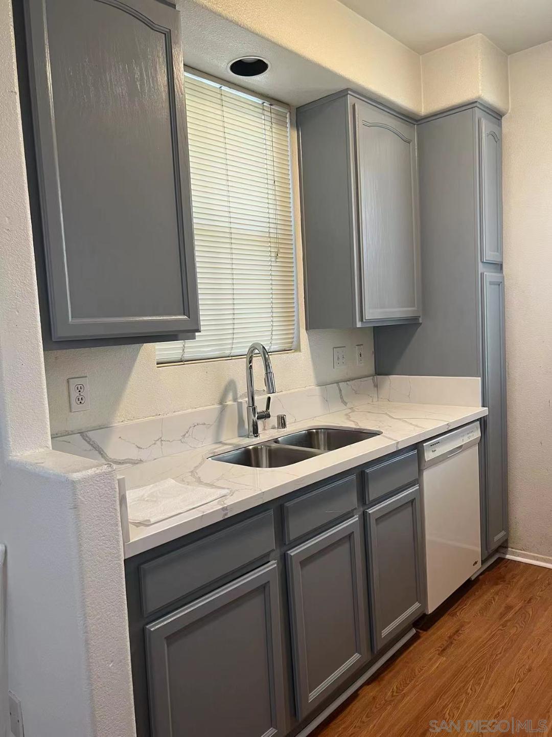 Detail Gallery Image 2 of 11 For 8658  New Salem  59, San Diego,  CA 92126 - 2 Beds | 2 Baths