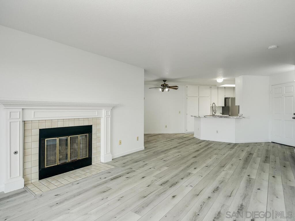 Detail Gallery Image 3 of 33 For 7087  Camino Degrazia  141, San Diego,  CA 92111 - 3 Beds | 2 Baths