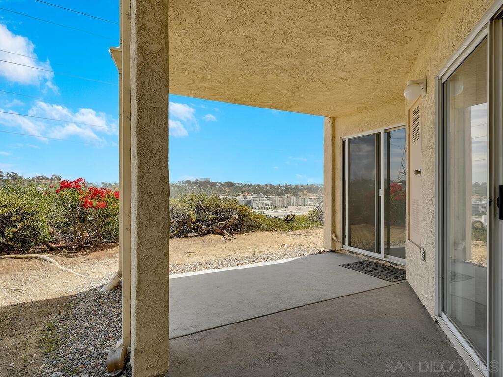 Detail Gallery Image 5 of 33 For 7087  Camino Degrazia  141, San Diego,  CA 92111 - 3 Beds | 2 Baths