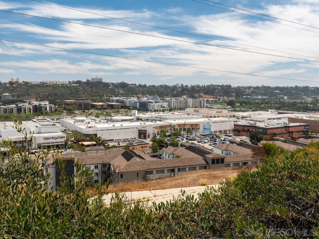 Detail Gallery Image 7 of 33 For 7087  Camino Degrazia  141, San Diego,  CA 92111 - 3 Beds | 2 Baths