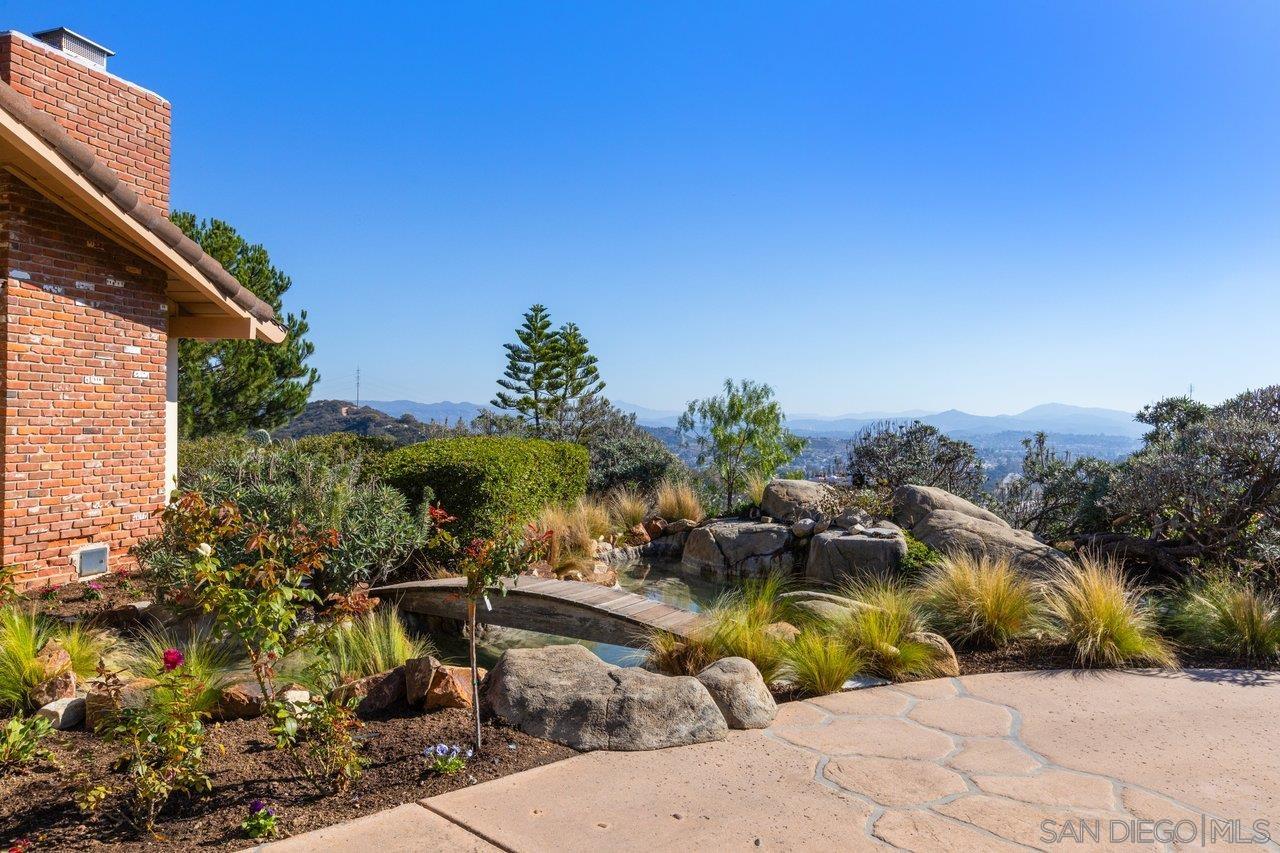 Detail Gallery Image 3 of 22 For 2169  Rockhoff Road, Escondido,  CA 92026 - 3 Beds | 2 Baths