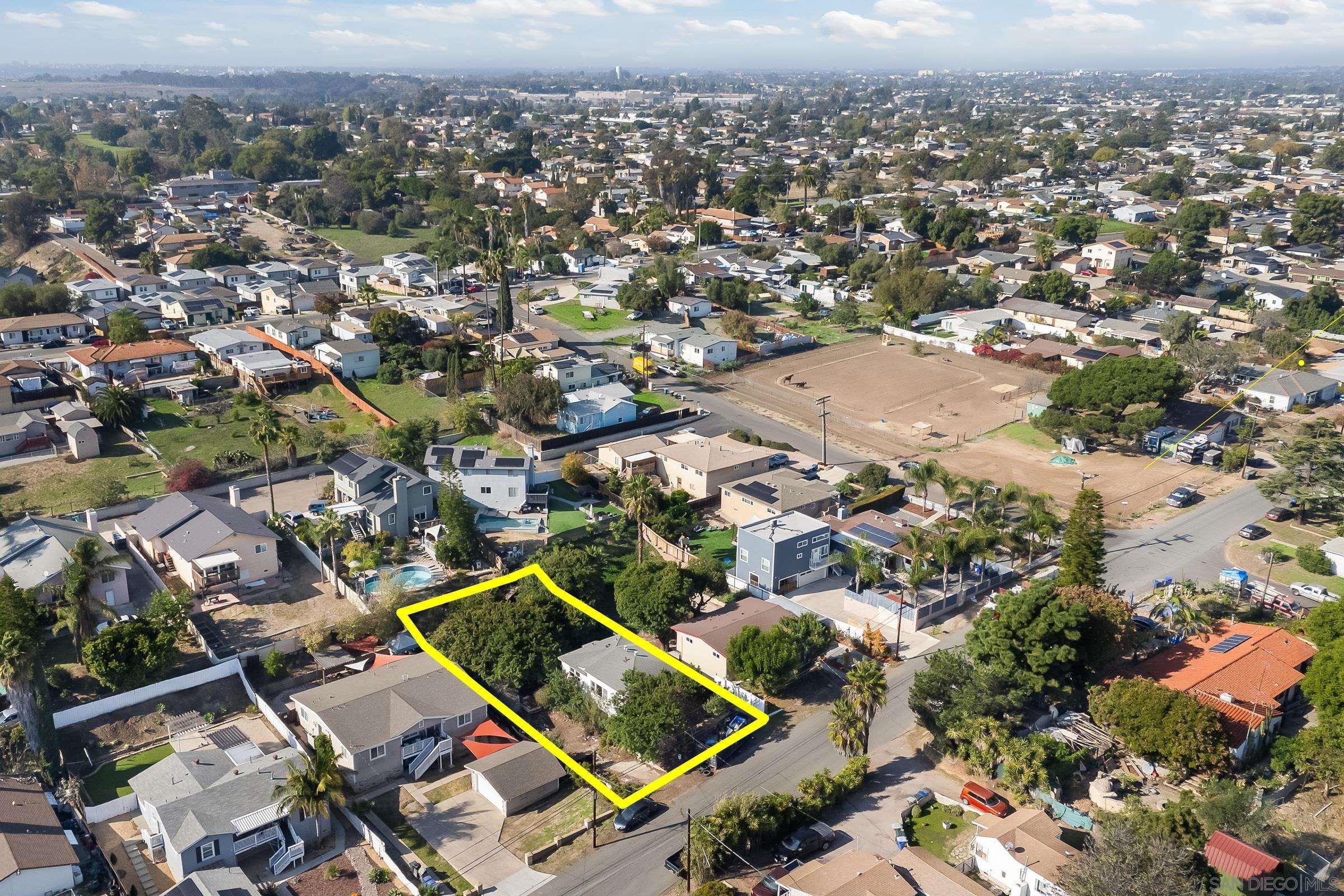 Detail Gallery Image 7 of 10 For 2240-42  El Prado Avenue, Lemon Grove,  CA 91945 - 3 Beds | 2 Baths