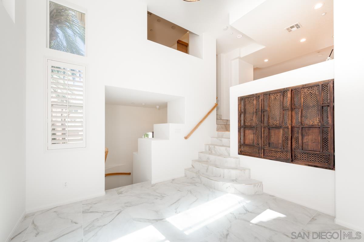 Detail Gallery Image 2 of 45 For 2788  Villas Way, San Diego,  CA 92108 - 2 Beds | 2/1 Baths