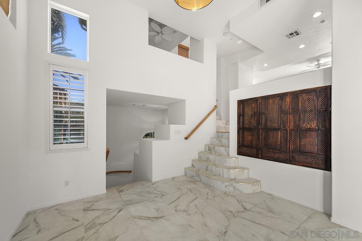 Detail Gallery Image 3 of 57 For 2788  Villas Way, San Diego,  CA 92108 - 2 Beds | 2/1 Baths