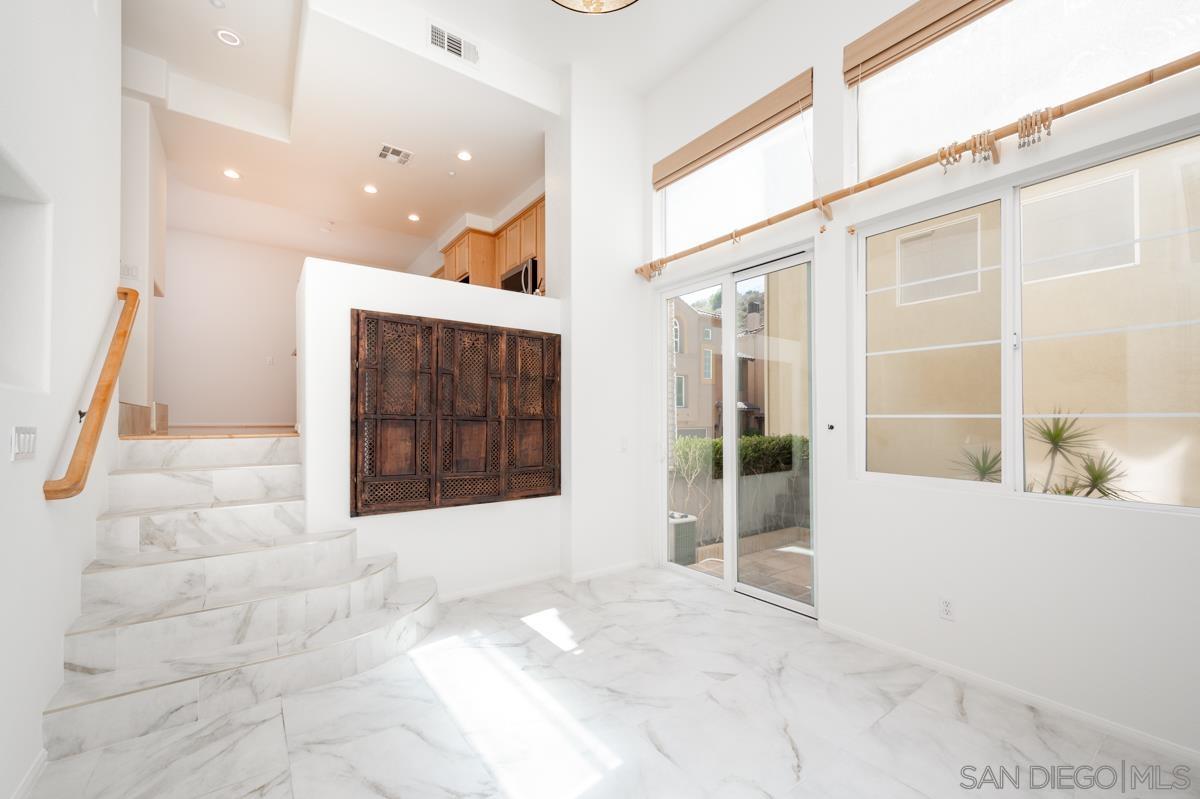 Detail Gallery Image 3 of 45 For 2788  Villas Way, San Diego,  CA 92108 - 2 Beds | 2/1 Baths