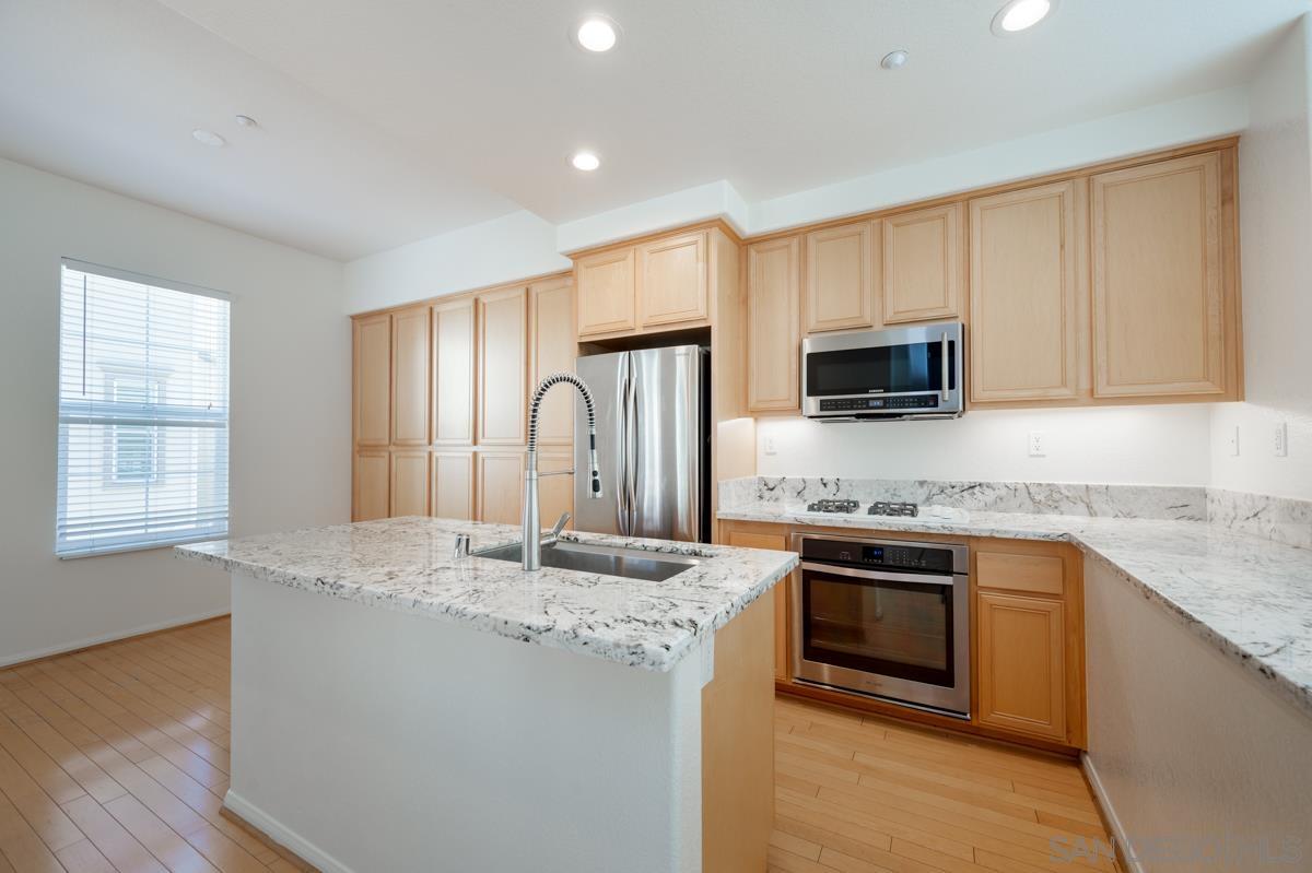 Detail Gallery Image 5 of 45 For 2788  Villas Way, San Diego,  CA 92108 - 2 Beds | 2/1 Baths