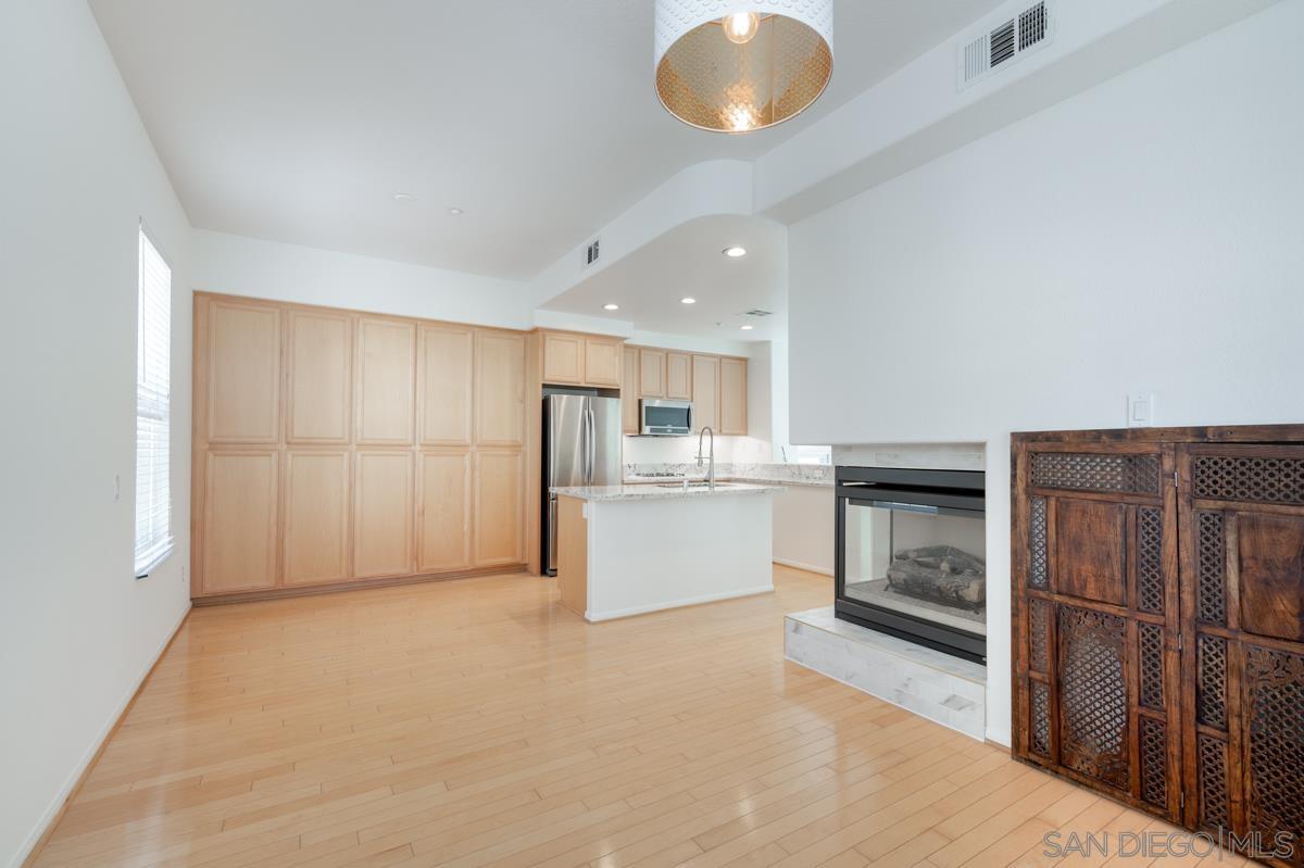 Detail Gallery Image 6 of 45 For 2788  Villas Way, San Diego,  CA 92108 - 2 Beds | 2/1 Baths